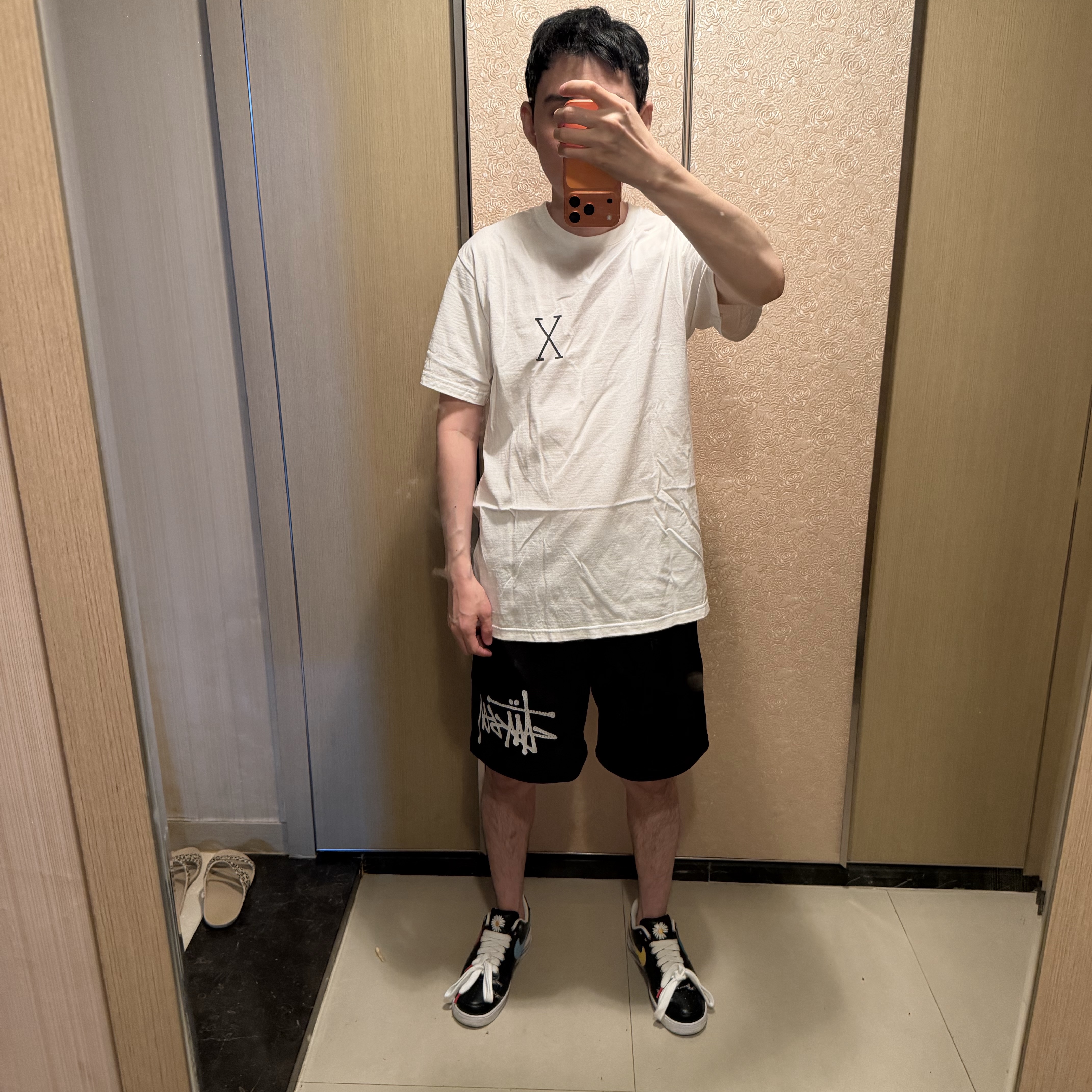 Supreme x 40 Acres Malcolm X T-Shirt White - 25SS 착용 스타일 - 1