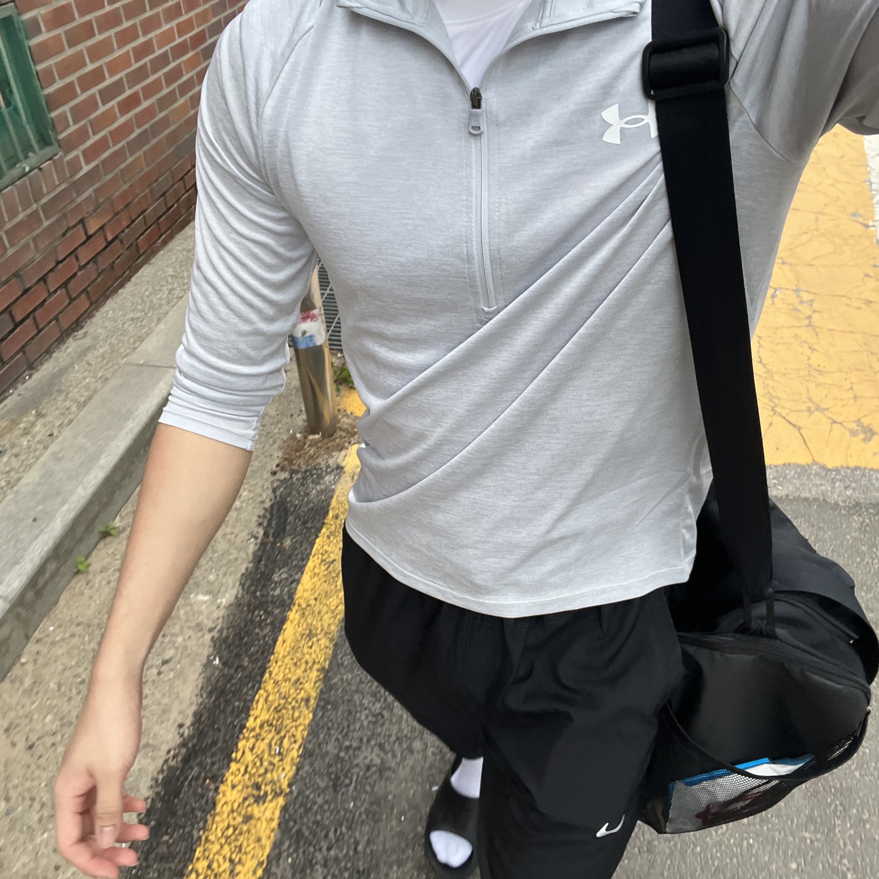 Nike Dri-Fit Challenger Woven Pants Black - Asia, Under Armour Tech Half Zip Long Sleeve Halo Gray 착용 스타일