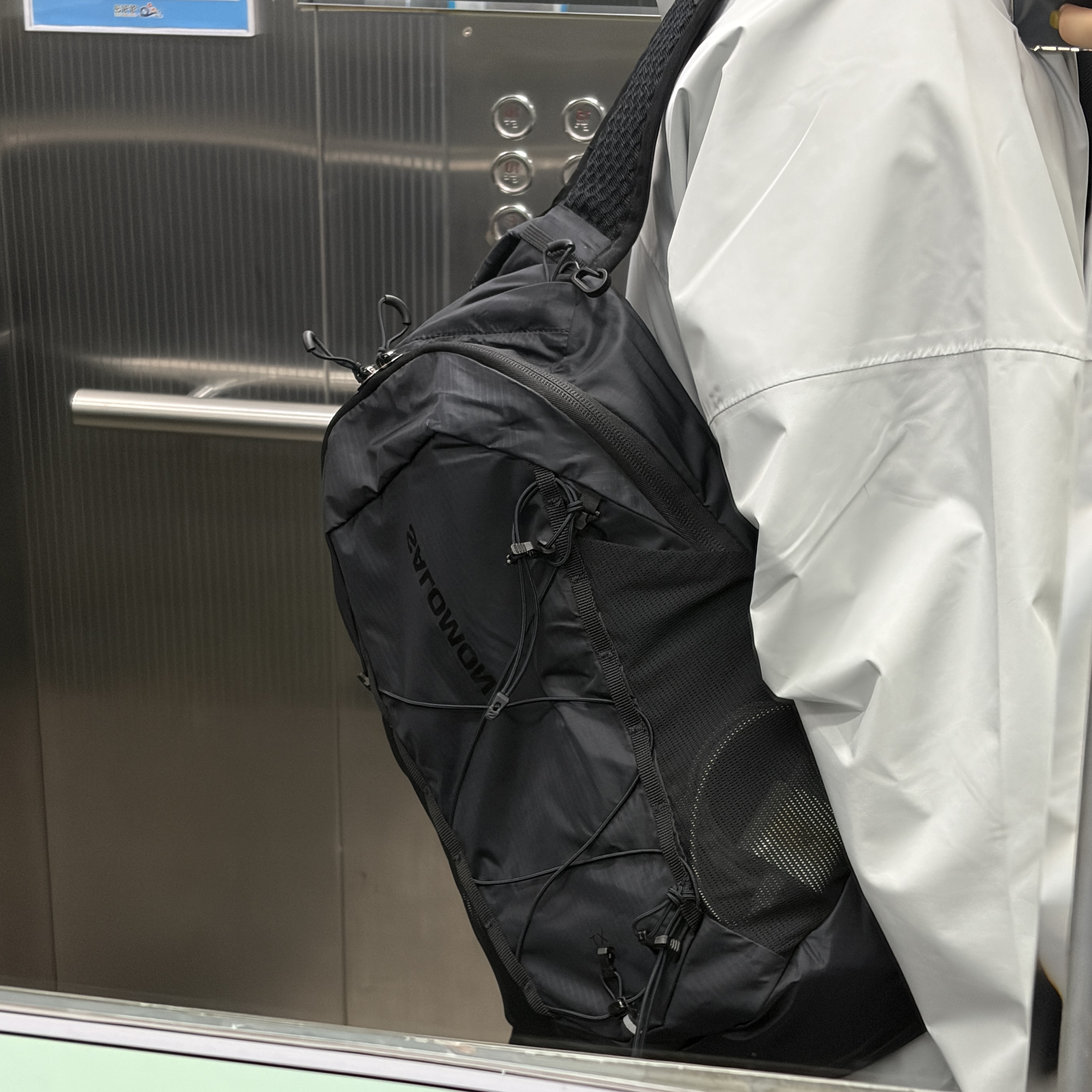 Salomon XT 10 Backpack Black 착용 스타일 - 1
