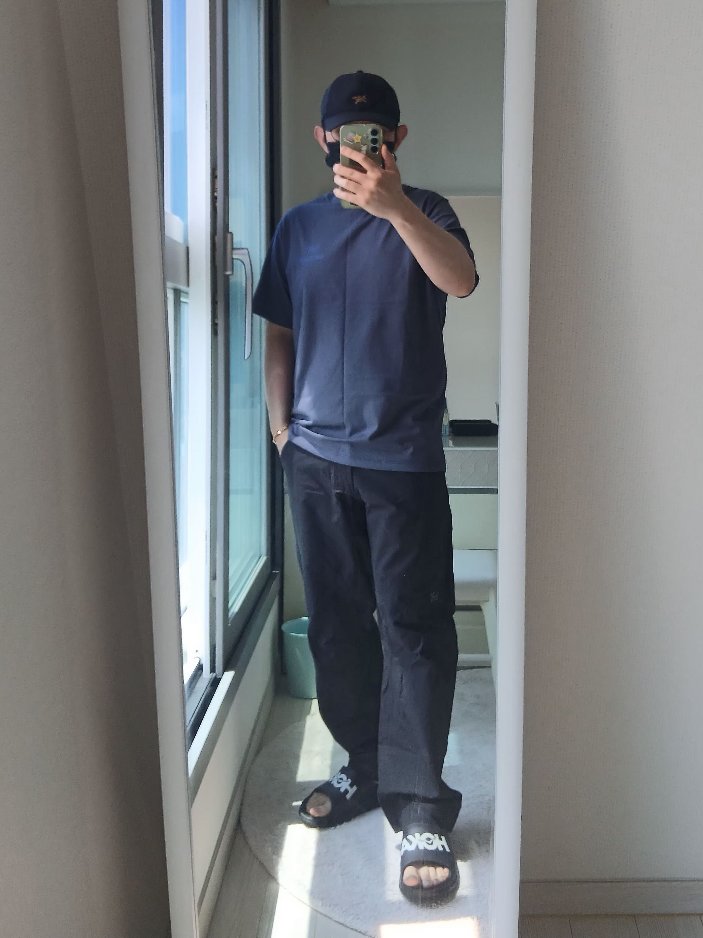 Arc'teryx Small Bird Cap Black, Arc'teryx Cronin Cotton Pants Black 착용 스타일 - 5