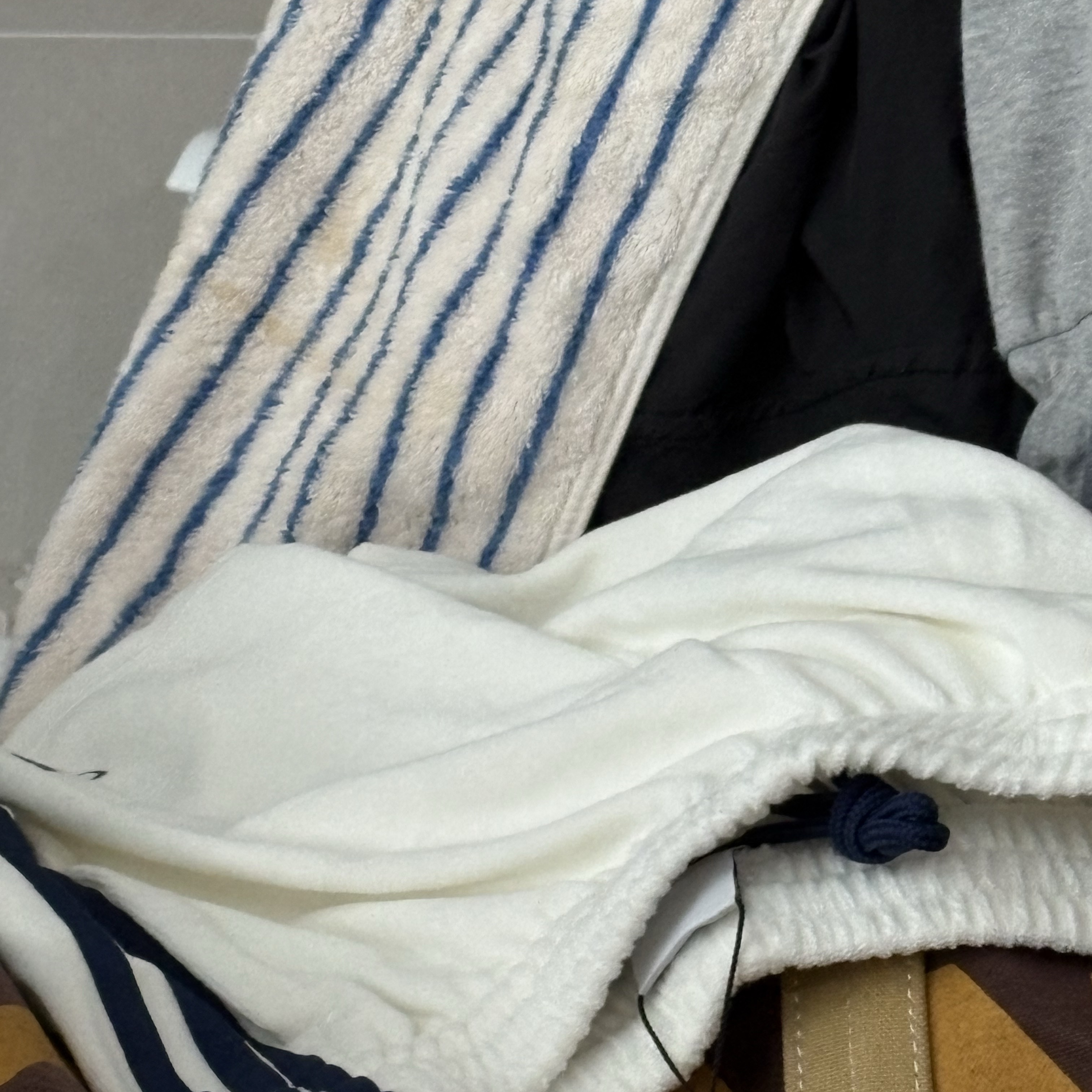 (W) Adidas Terry Shorts Off White - KR Sizing 착용 스타일
