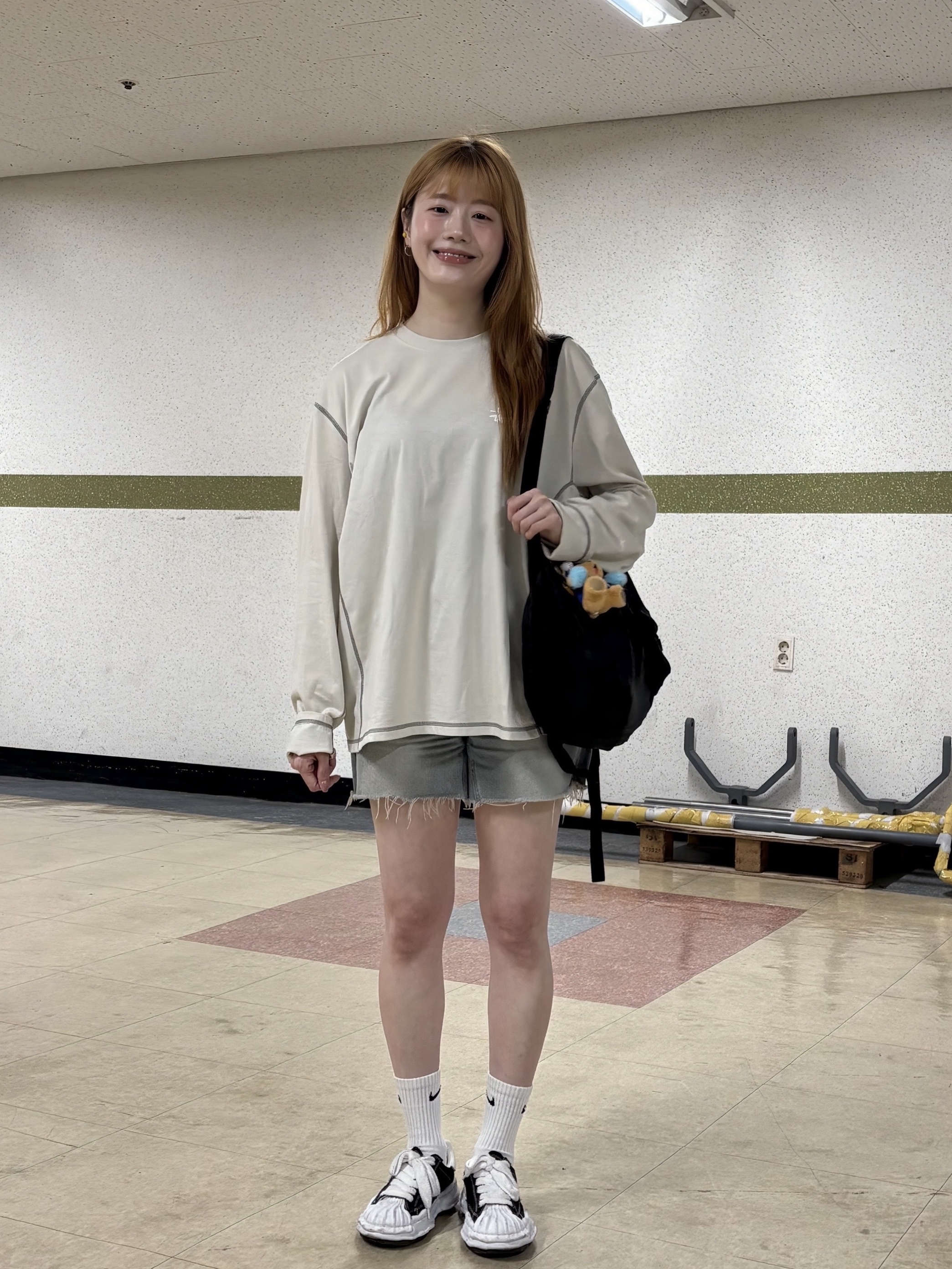 Stussy x Mountain Hardwear LS T-Shirt Stone, Maison Mihara Yasuhiro Blakey OG Sole Canvas Low-top Sneakers Black White 착용 스타일 - 2