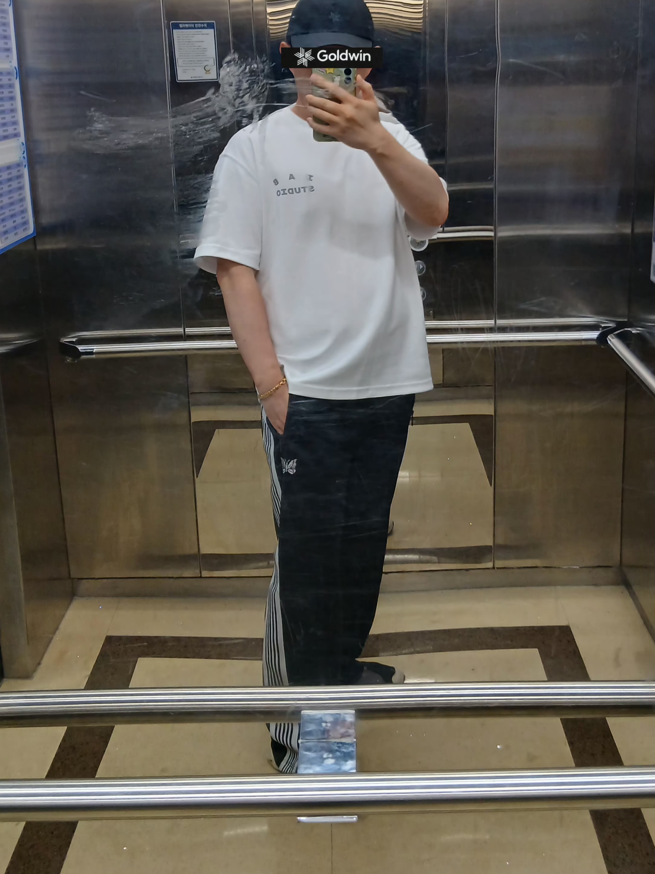 IAB Studio T-Shirt White Gray, Needles Track Pant Poly Smooth Charcoal 착용 스타일 - 4