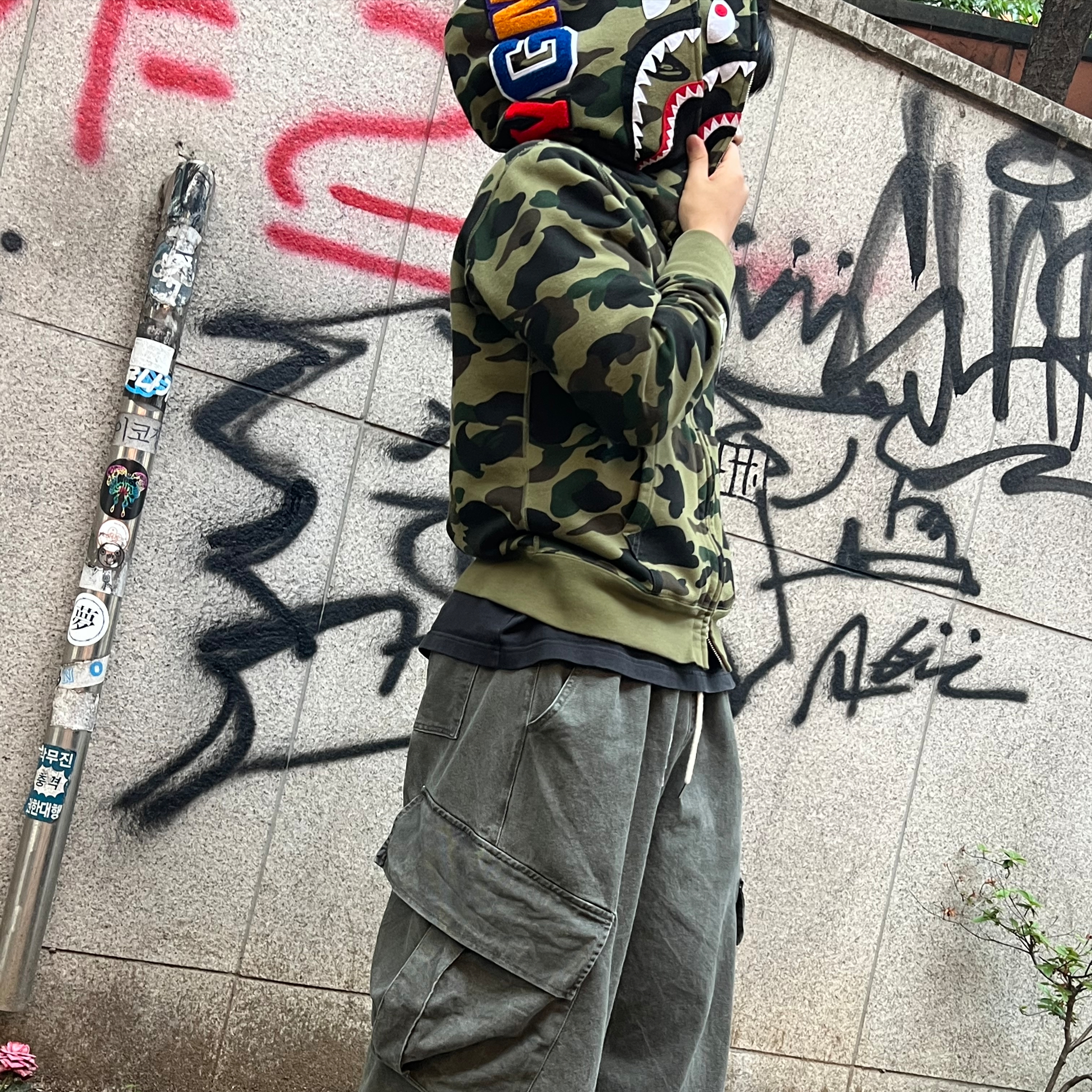 BAPE 1st Camo Shark Full Zip Hoodie Army Green, BAPE 1st Camo Shark Full Zip Double Hoodie Green 착용 스타일 - 3