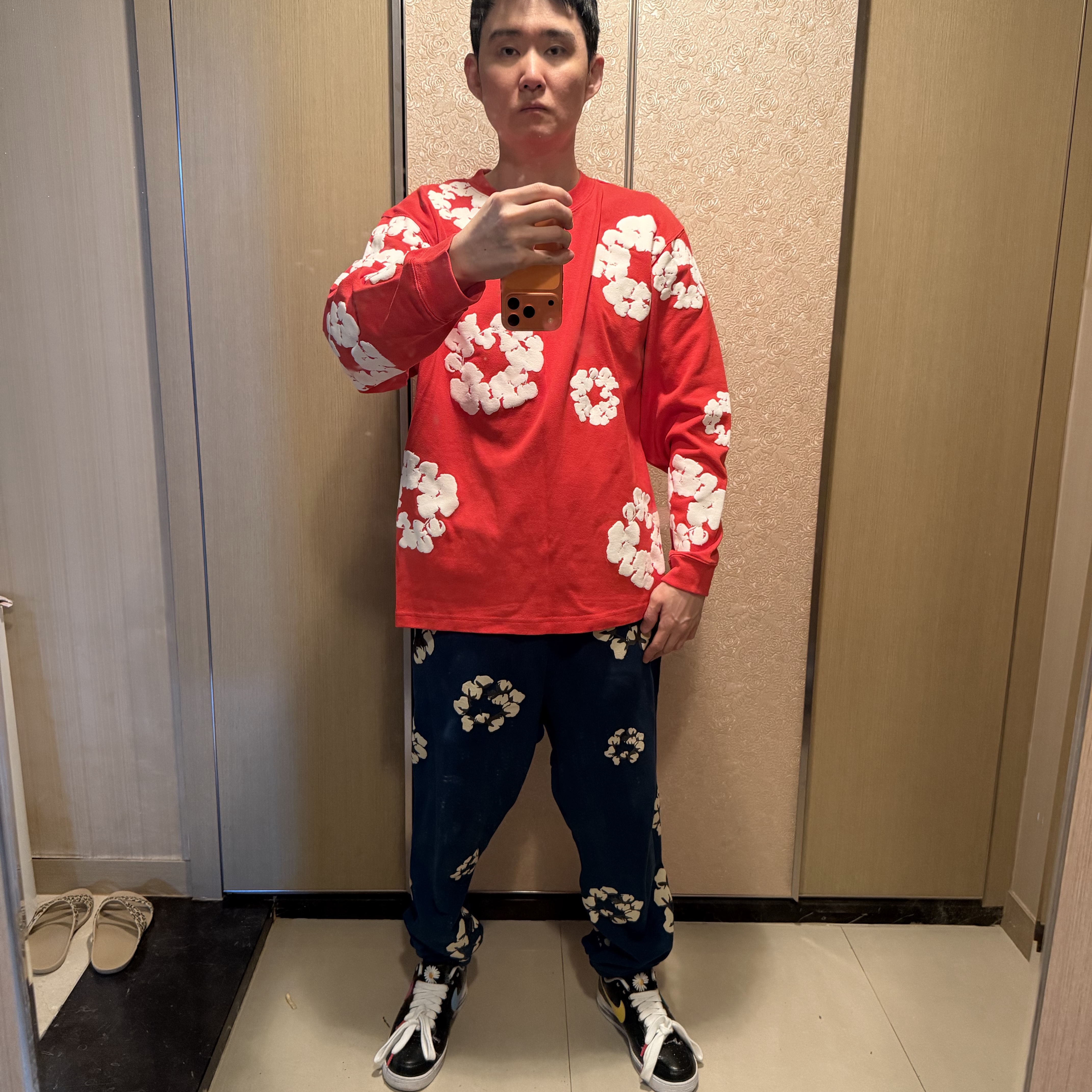 Denim Tears Long Sleeve Cotton Wreath T-Shirt Red 착용 스타일 - 4