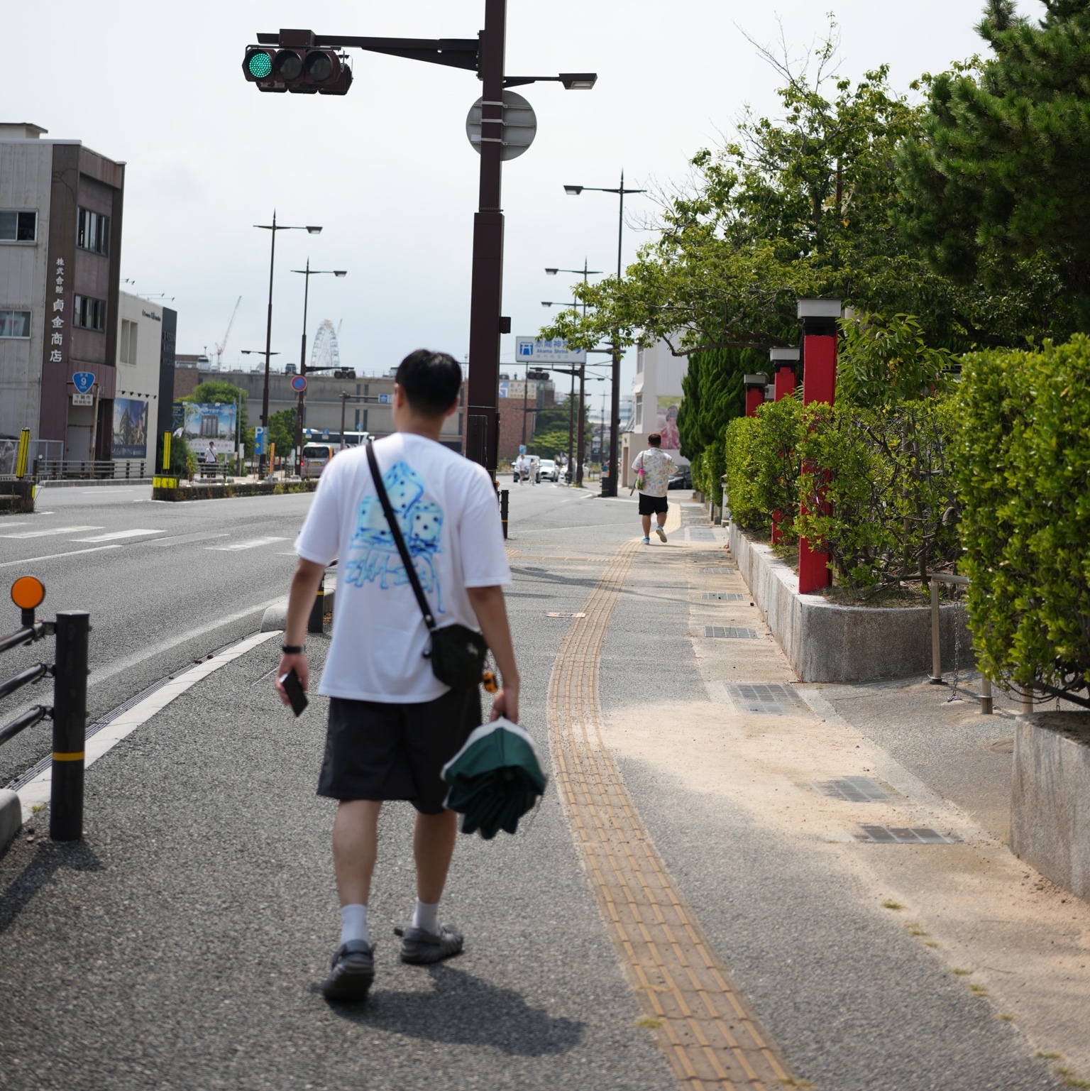 Crocs x Salehe Bembury Pollex Clog Niagara, Stussy Melted T-Shirt White 착용 스타일