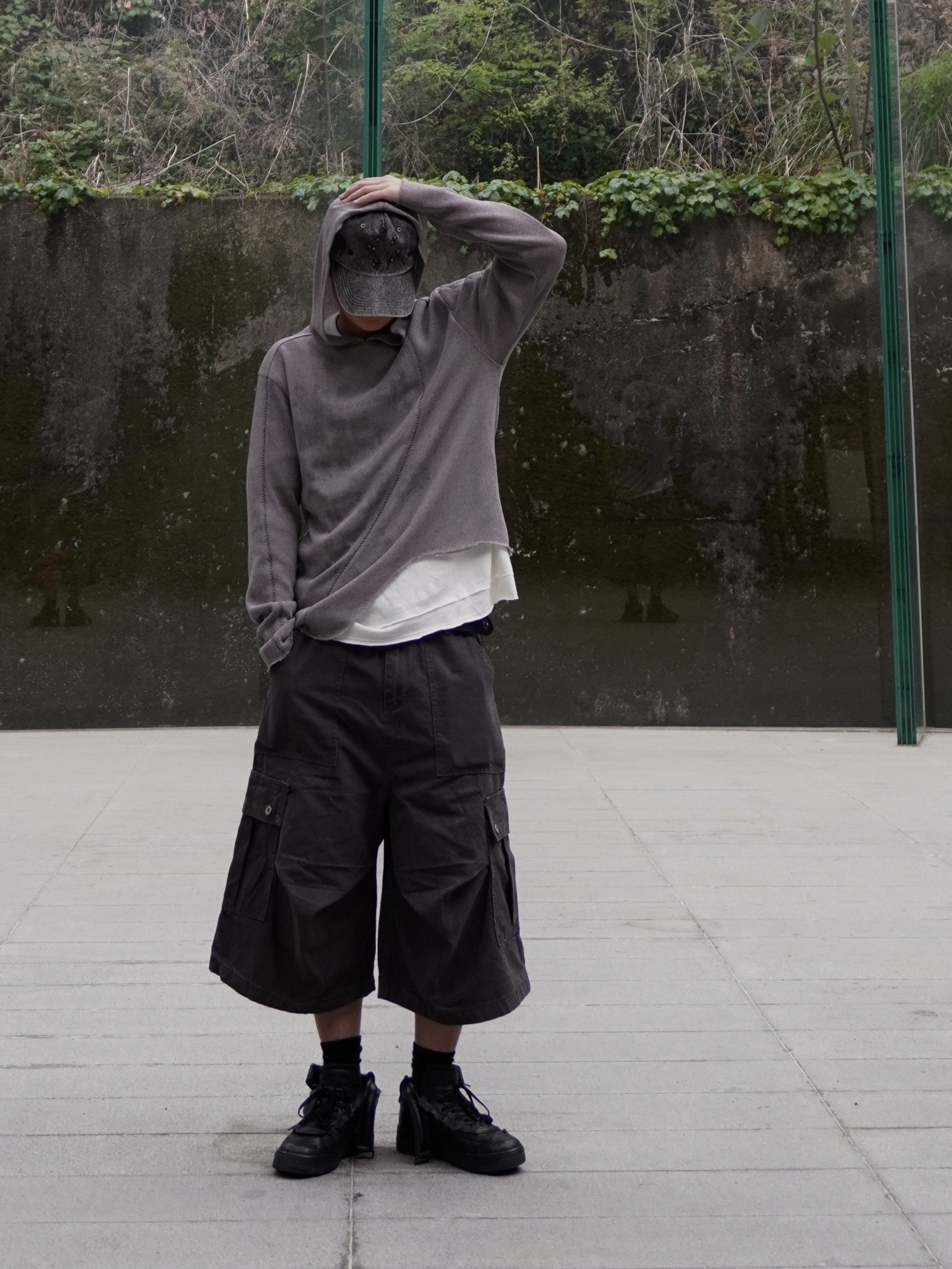 Mea Summer Haze Layered T-Shirt White, Mea Unbalanced Stitch Knit Hoodie Taupe 착용 스타일 - 3