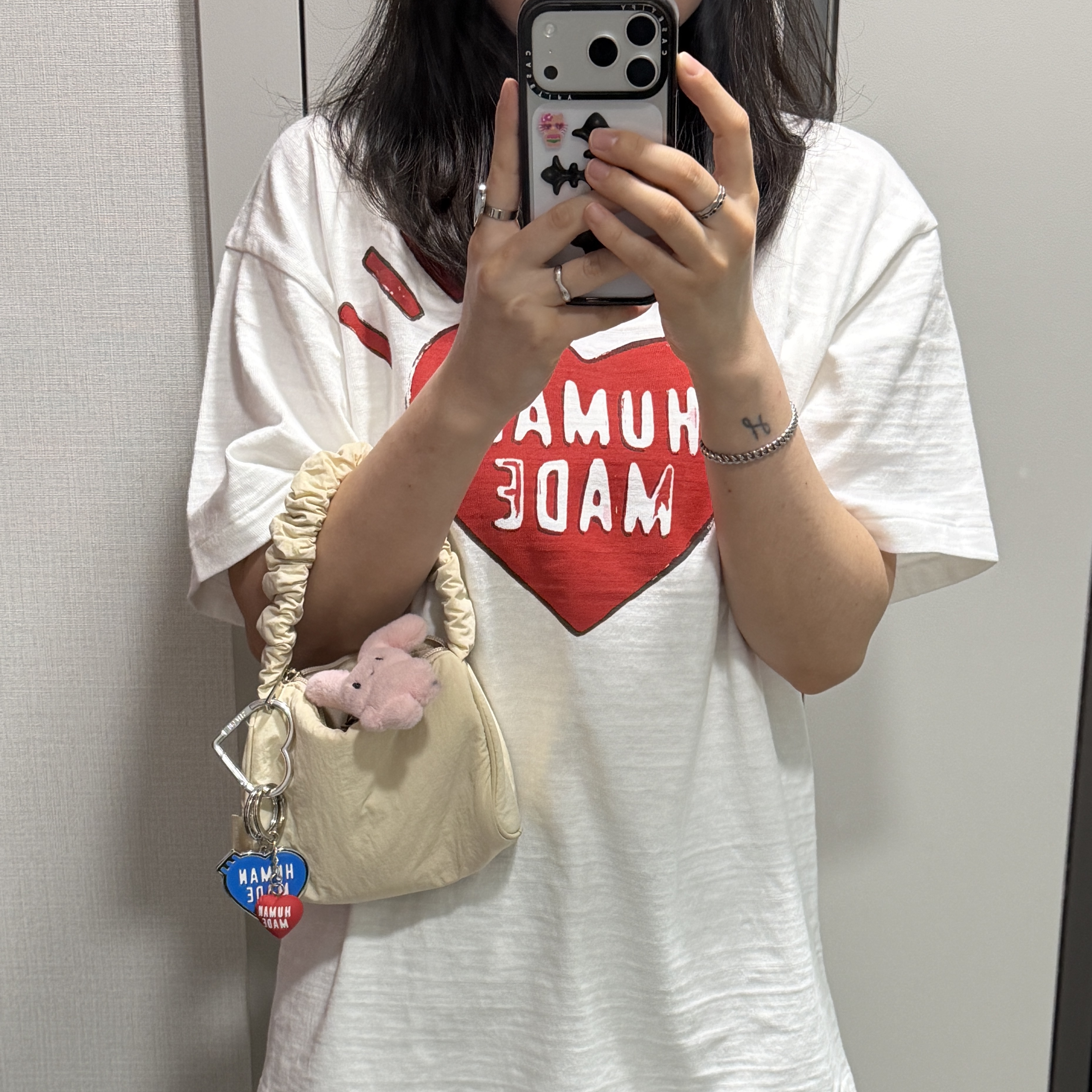 Human Made Graphic T-Shirt White, Human Made Heart Rubber Key Chain Red 착용 스타일 - 2