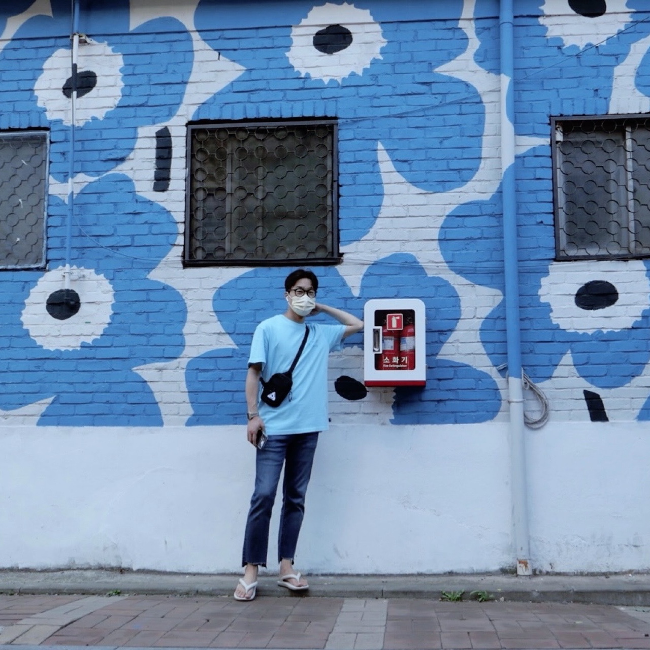IAB Studio Pigment T-Shirt Cyan, Palace Cordura Body Shot Bag Black - 21SS 착용 스타일