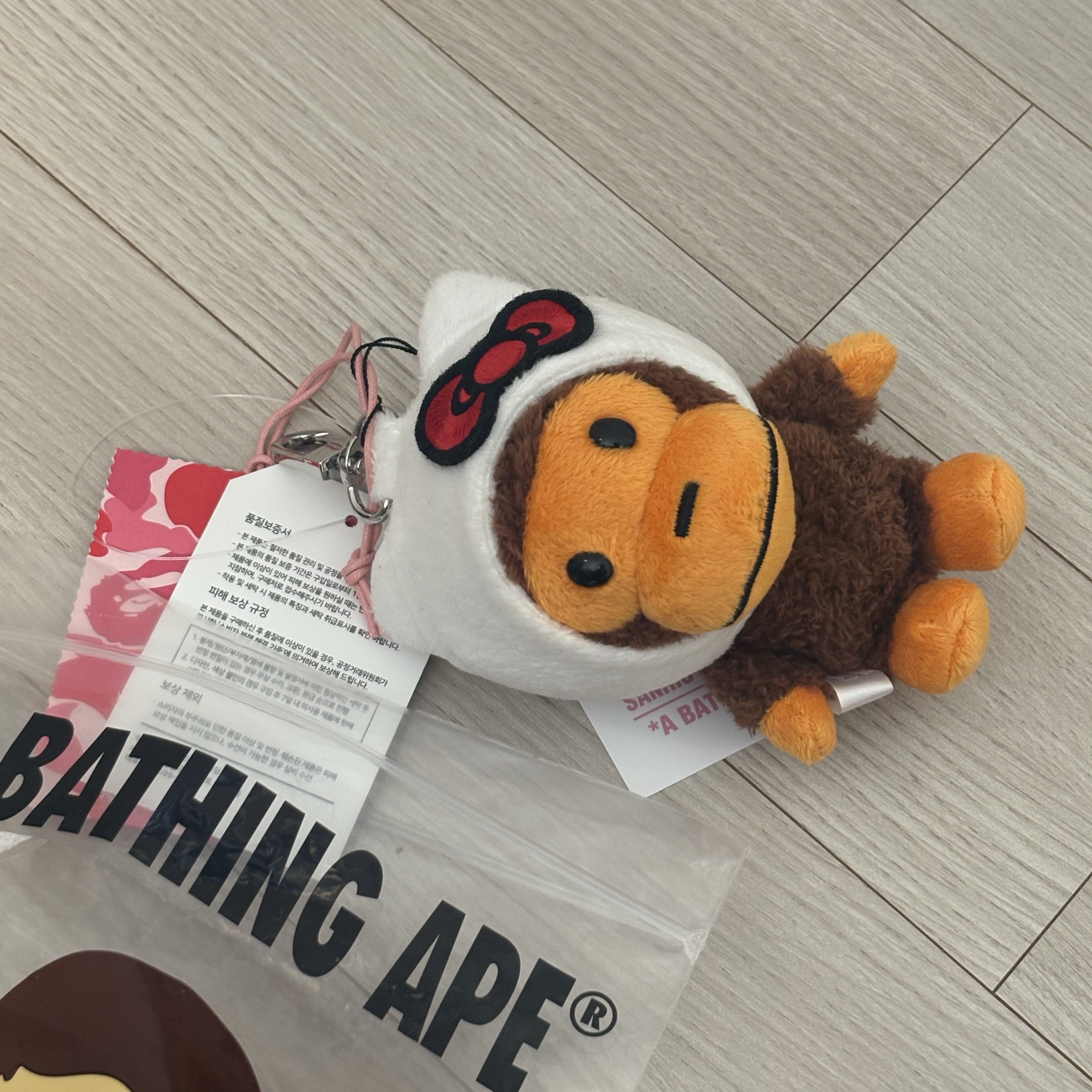BAPE x Sanrio Characters Plush Doll Keychain White 착용 스타일