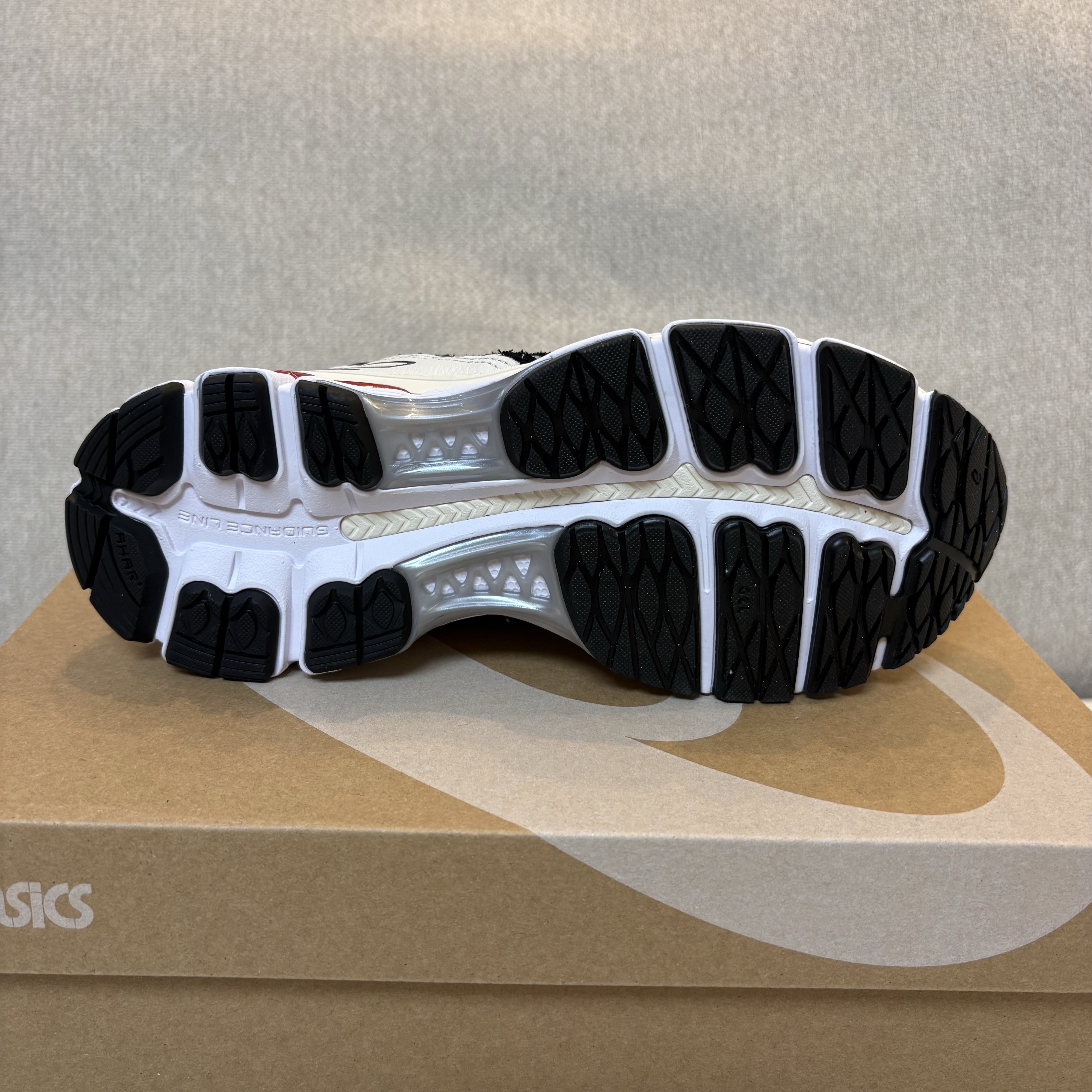 Asics x Lapstone & Hammer Gel-Kayano 12.1 White Metallic Silver 착용 스타일 - 4