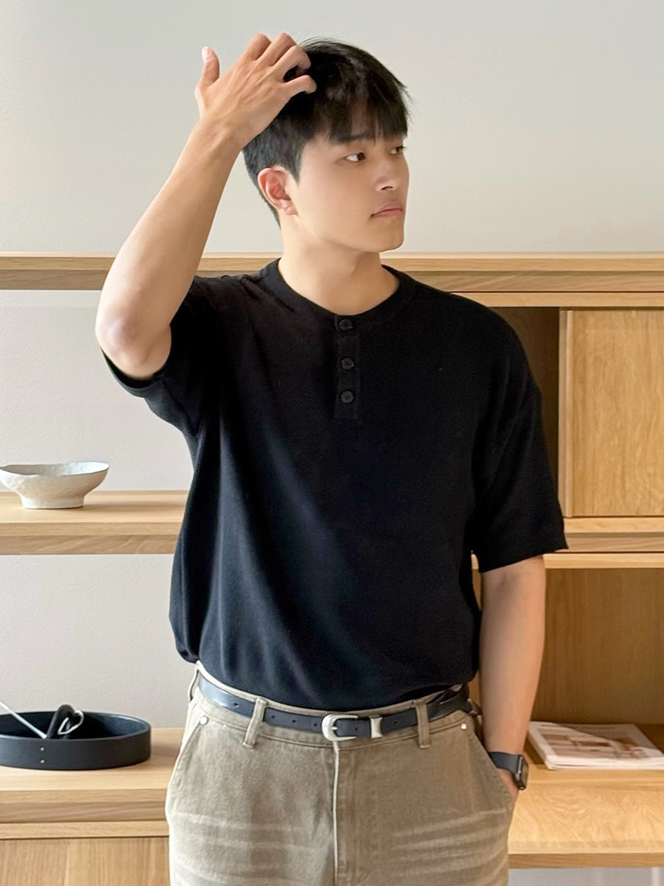 Knitted Coolever Henley Neck Half Sleeve Knit Black 착용 스타일