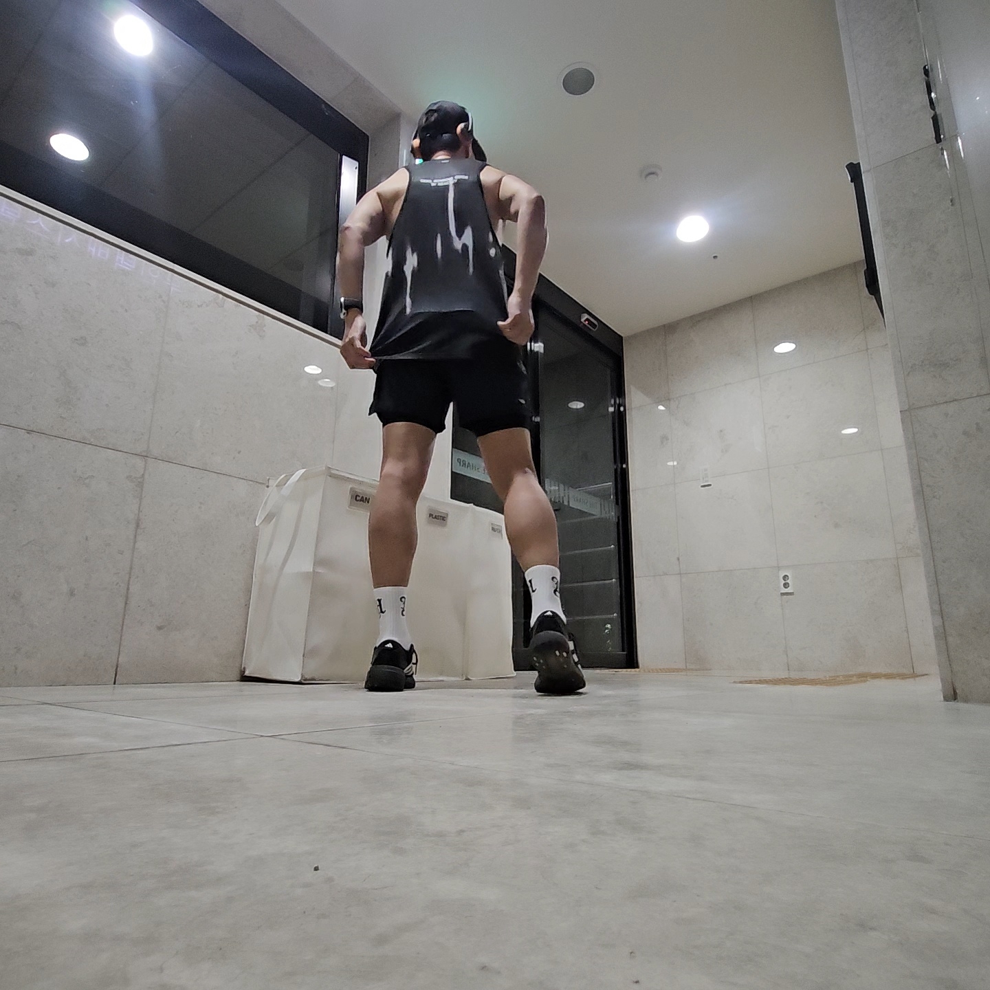 REACTIFY Race Pulse Tank Black 착용 스타일 - 3