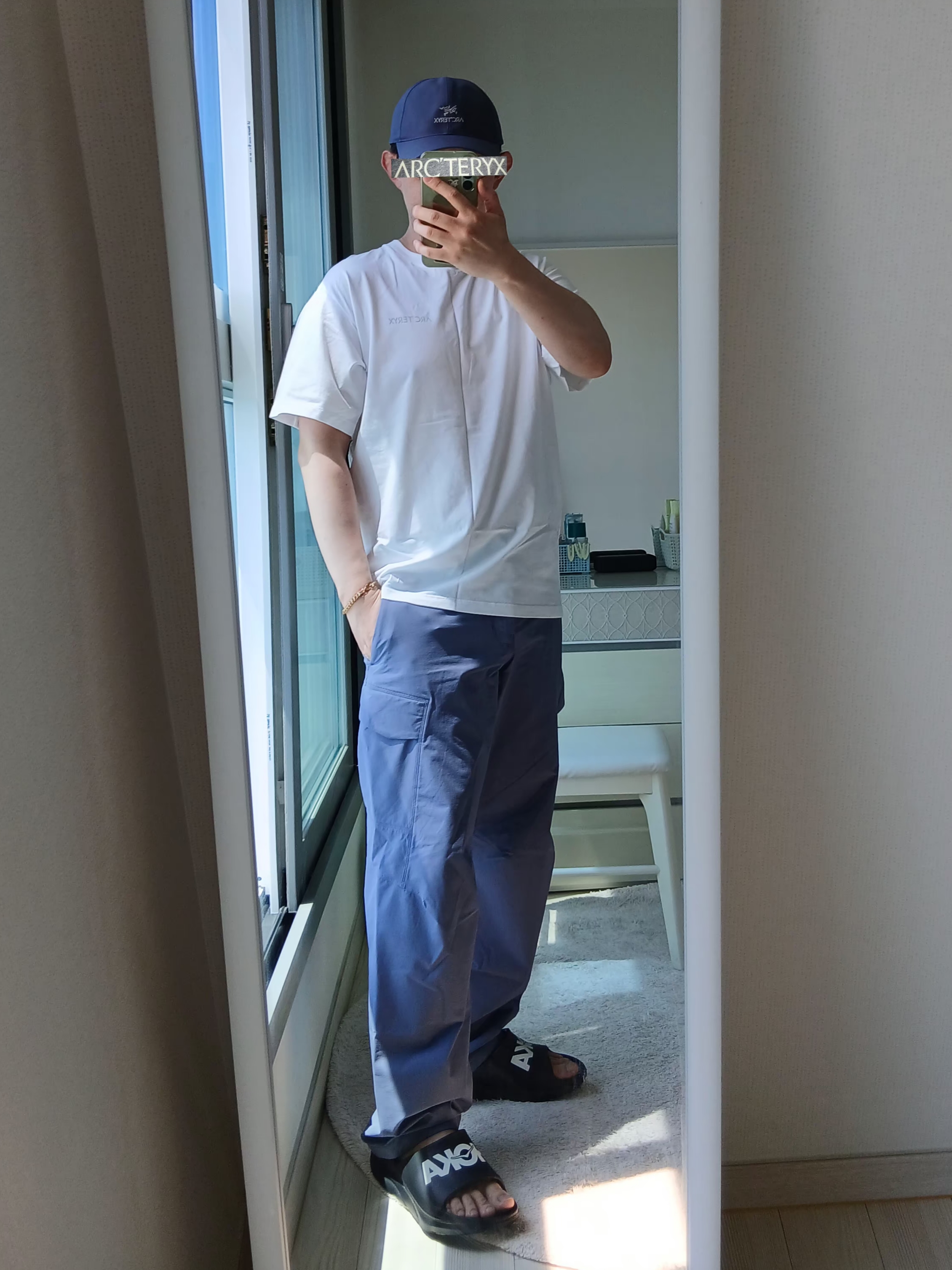 Arc'teryx Bird Word Cap Dk Stratus Habitat, Arc'teryx Kragg SL Cotton Blurred Bird SS T-Shirt White Light Atmos 착용 스타일 - 9