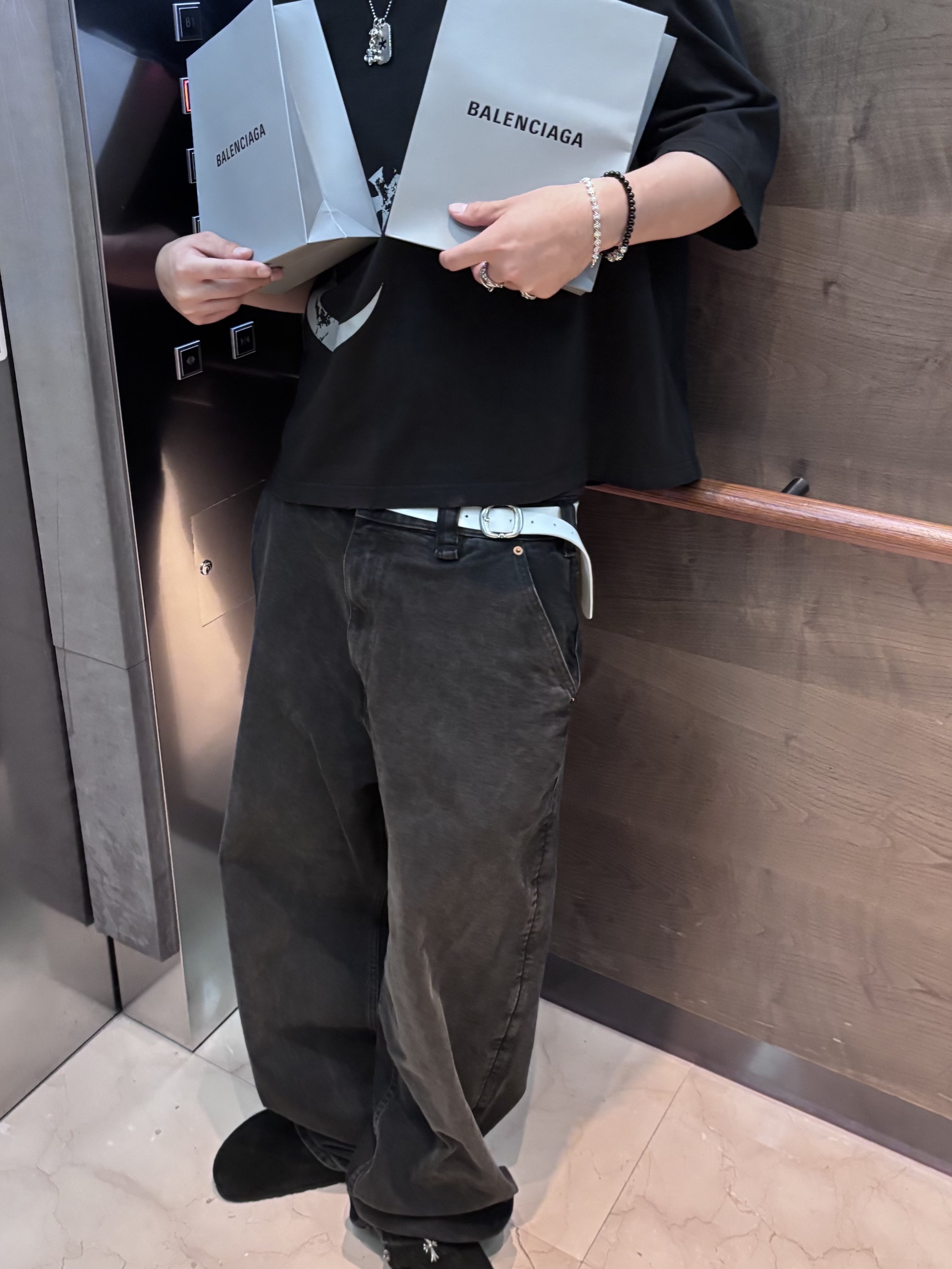 Zara x Willy Chavarria High Rise Barrel Fit Jeans Black, Birkenstock Boston Soft Footbed Suede Leather Black - Regular 착용 스타일 - 2