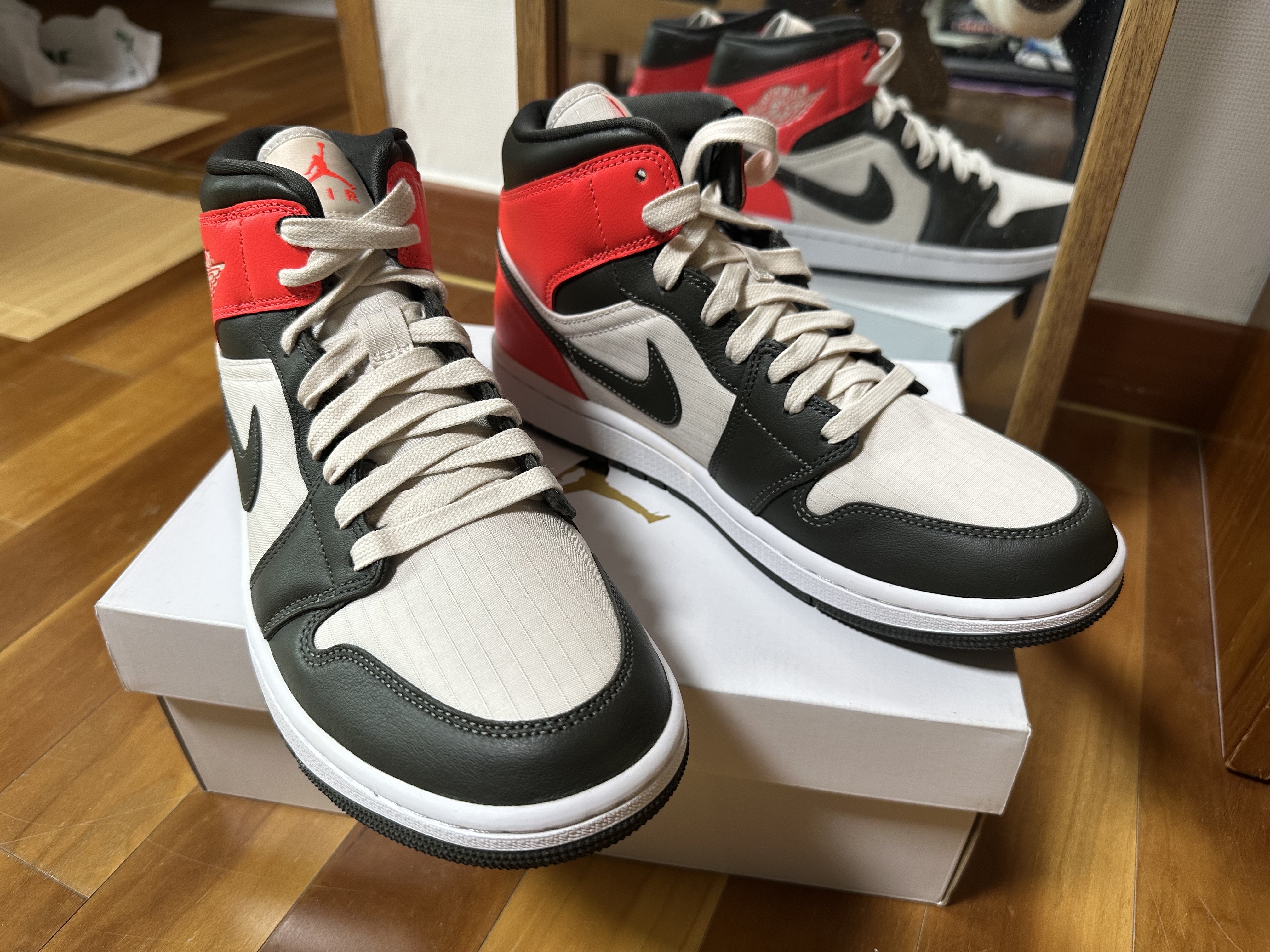 (W) Jordan 1 Mid SE Newsprint 착용 스타일