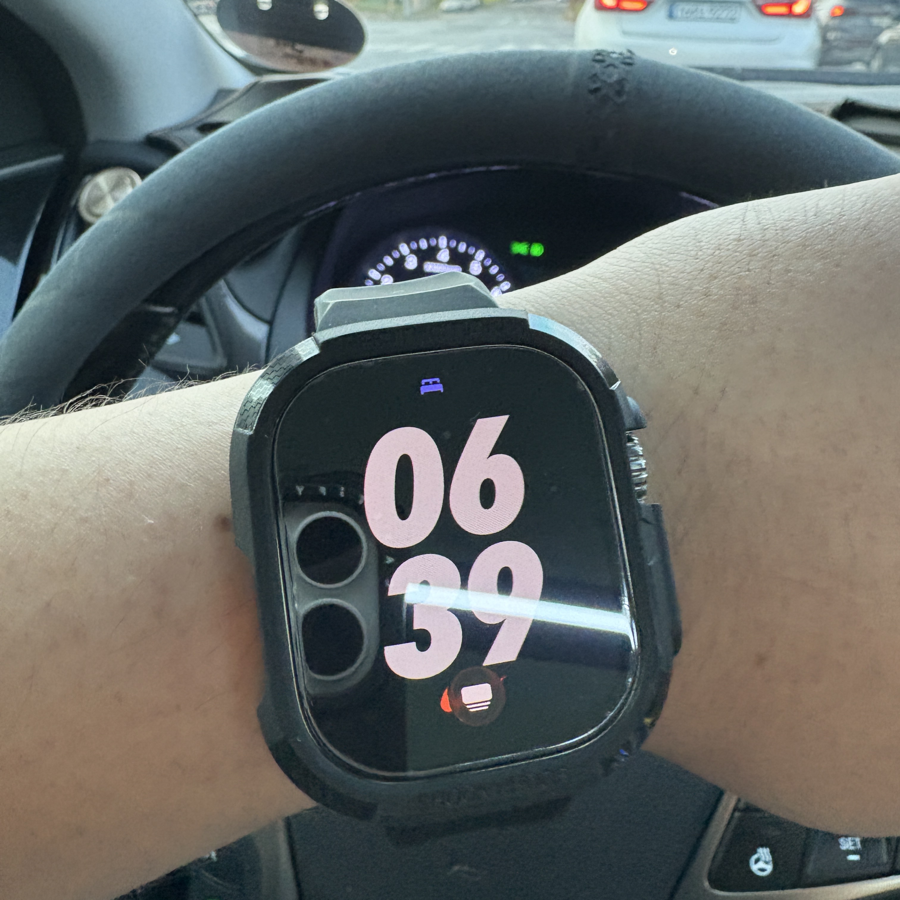 [A등급] Refurbished Apple Watch Ultra 49MM Cellular Natural 착용 스타일