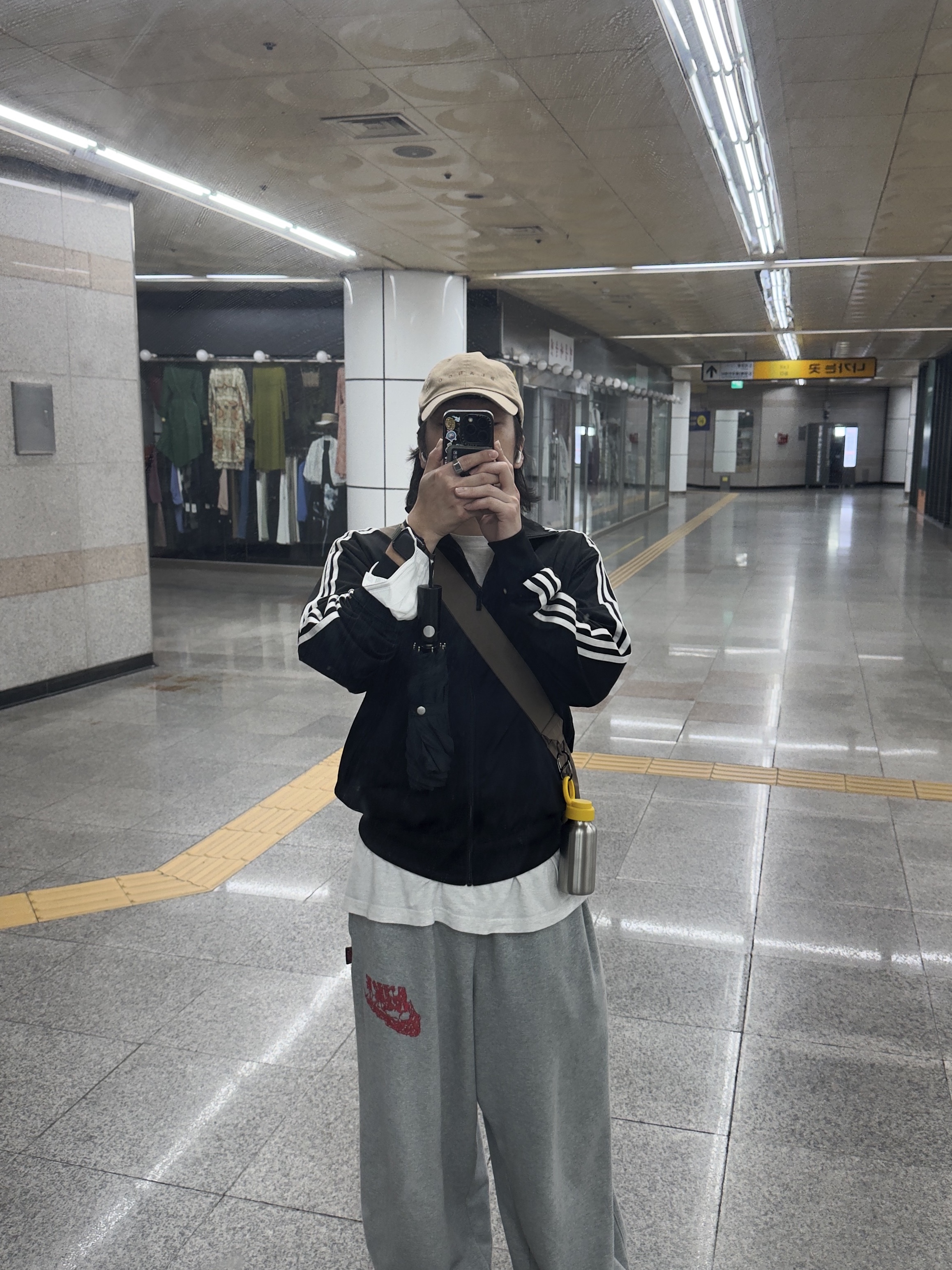 Adidas Adicolor Classics Firebird Track Top Black - KR Sizing, [S등급] Refurbished Apple Watch Series 10 46mm GPS Jet Black Aluminium Case with Sport Loop Ink 착용 스타일 - 1