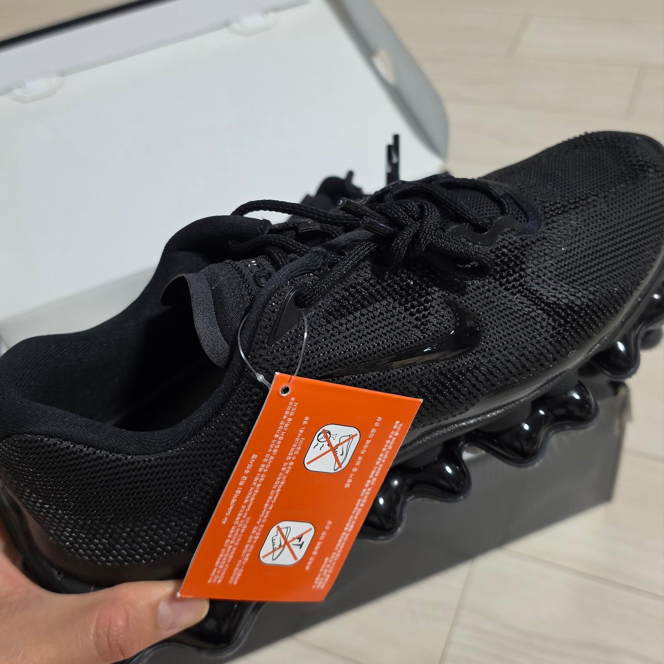 Nike Air Liquid Max Black 착용 스타일 - 5