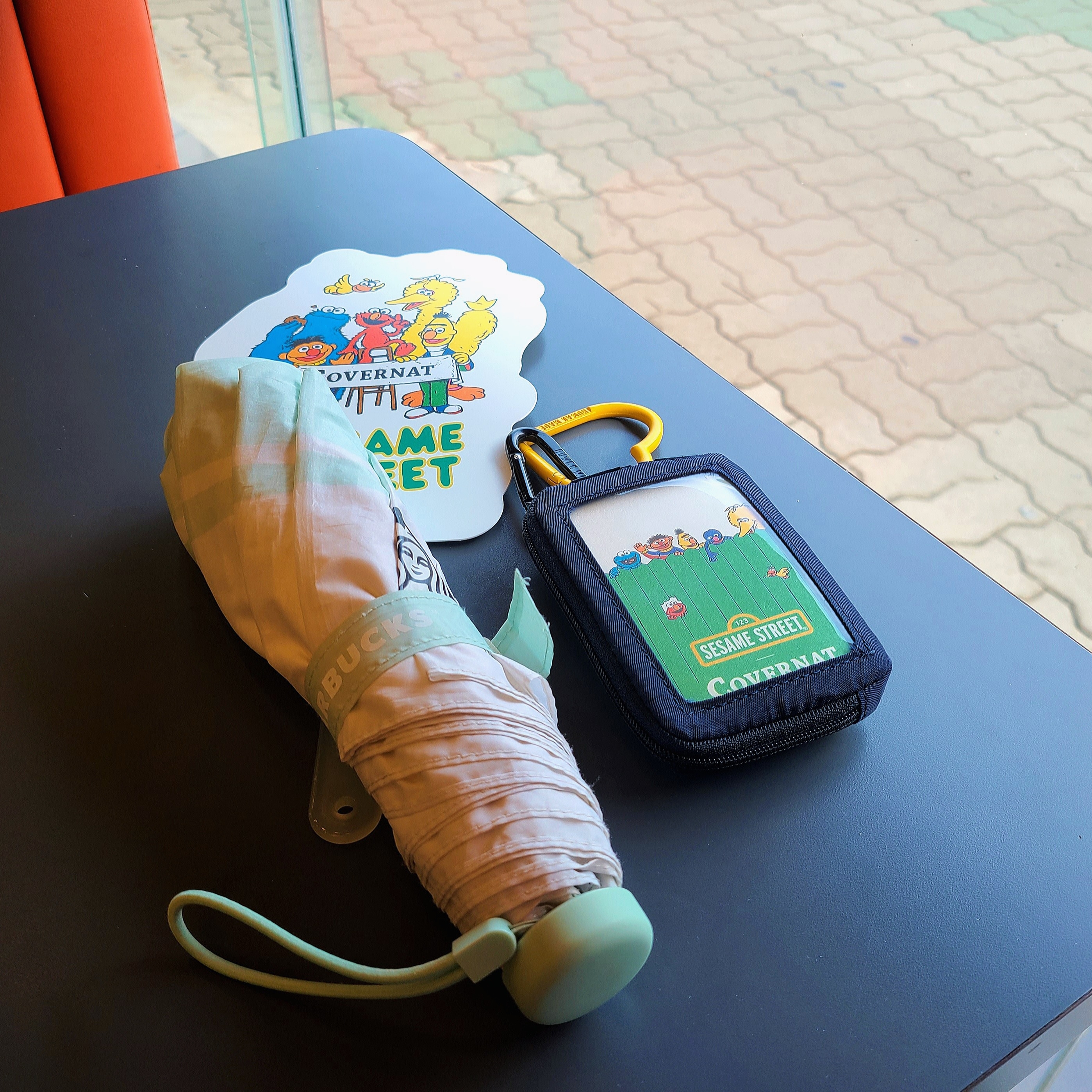 Starbucks Daily 3 Step Umbrella Apple Mint, Human Made Heart Carabiner Yellow 착용 스타일