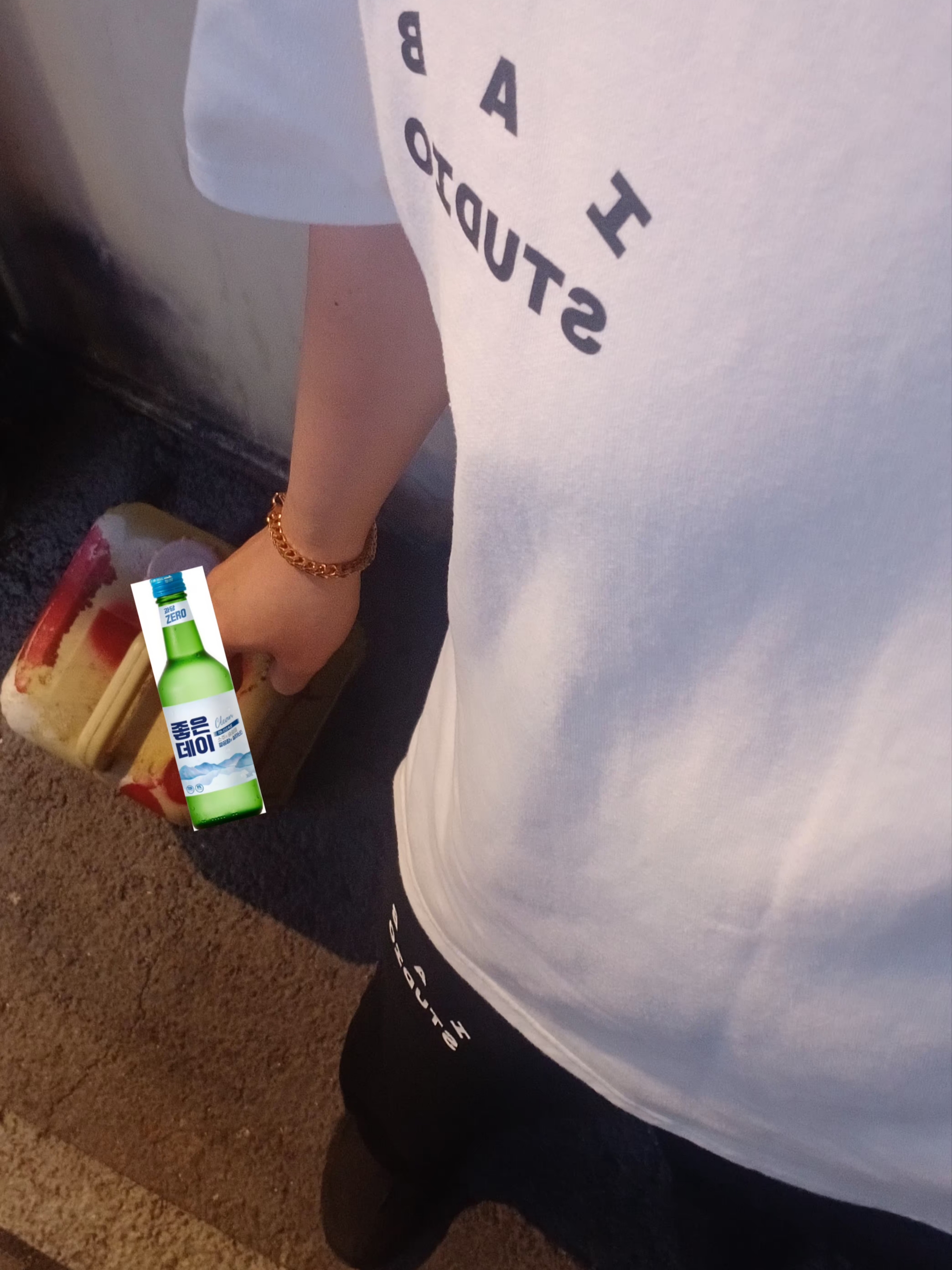 IAB Studio T-Shirt White - 23FW, IAB Studio IAB Sweatpants Black 착용 스타일 - 1
