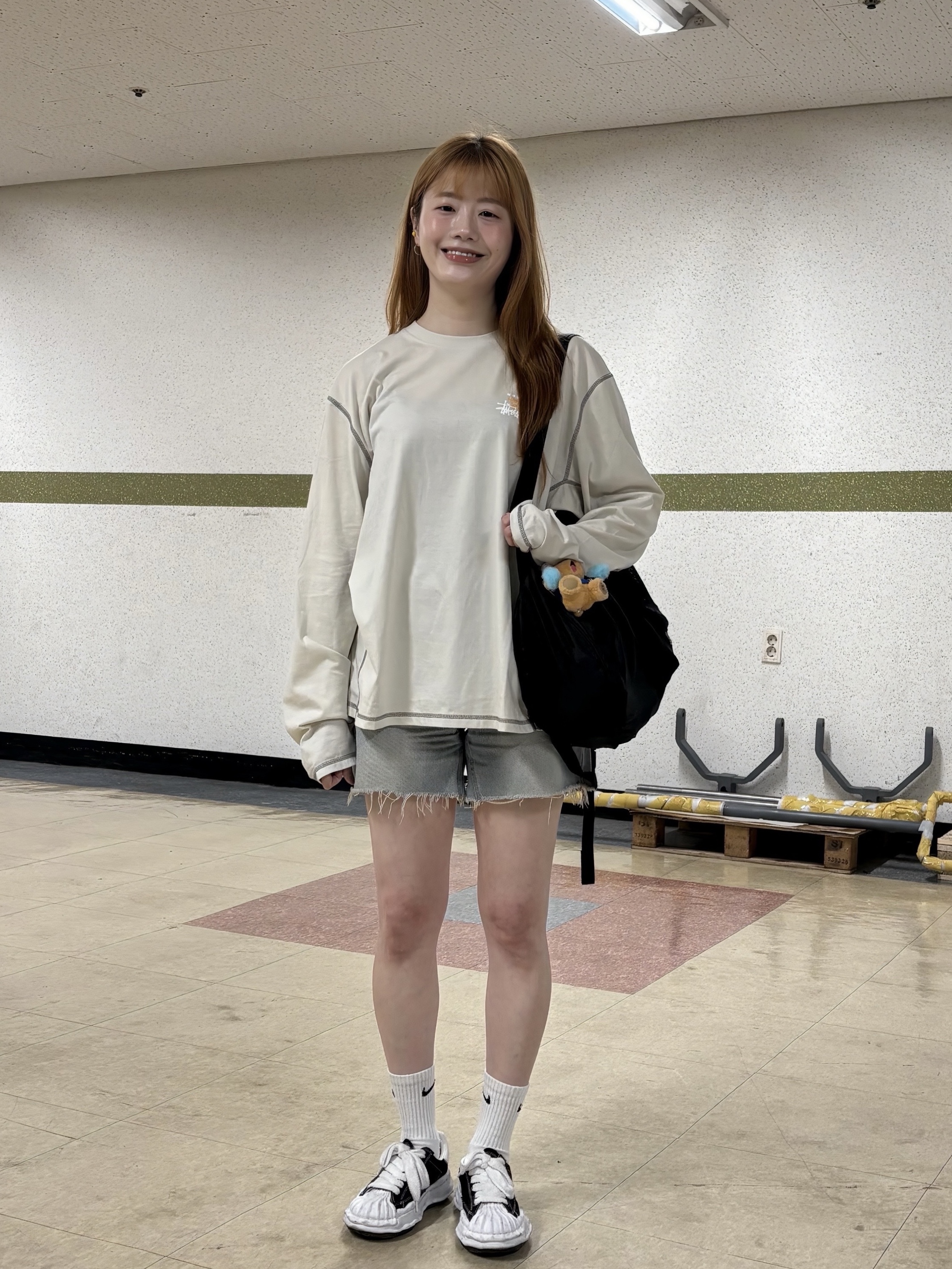 Stussy x Mountain Hardwear LS T-Shirt Stone, Maison Mihara Yasuhiro Blakey OG Sole Canvas Low-top Sneakers Black White 착용 스타일 - 5