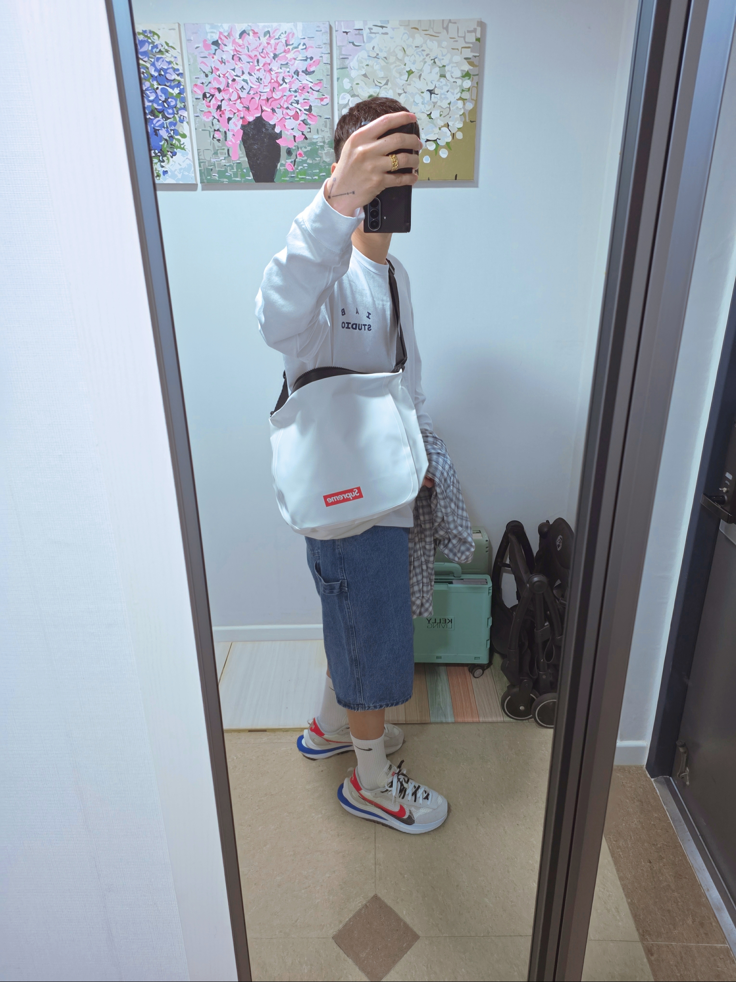 IAB Studio IAB Long Sleeve White, Supreme x Ortlieb Small Messenger Bag White - 24SS 착용 스타일 - 2