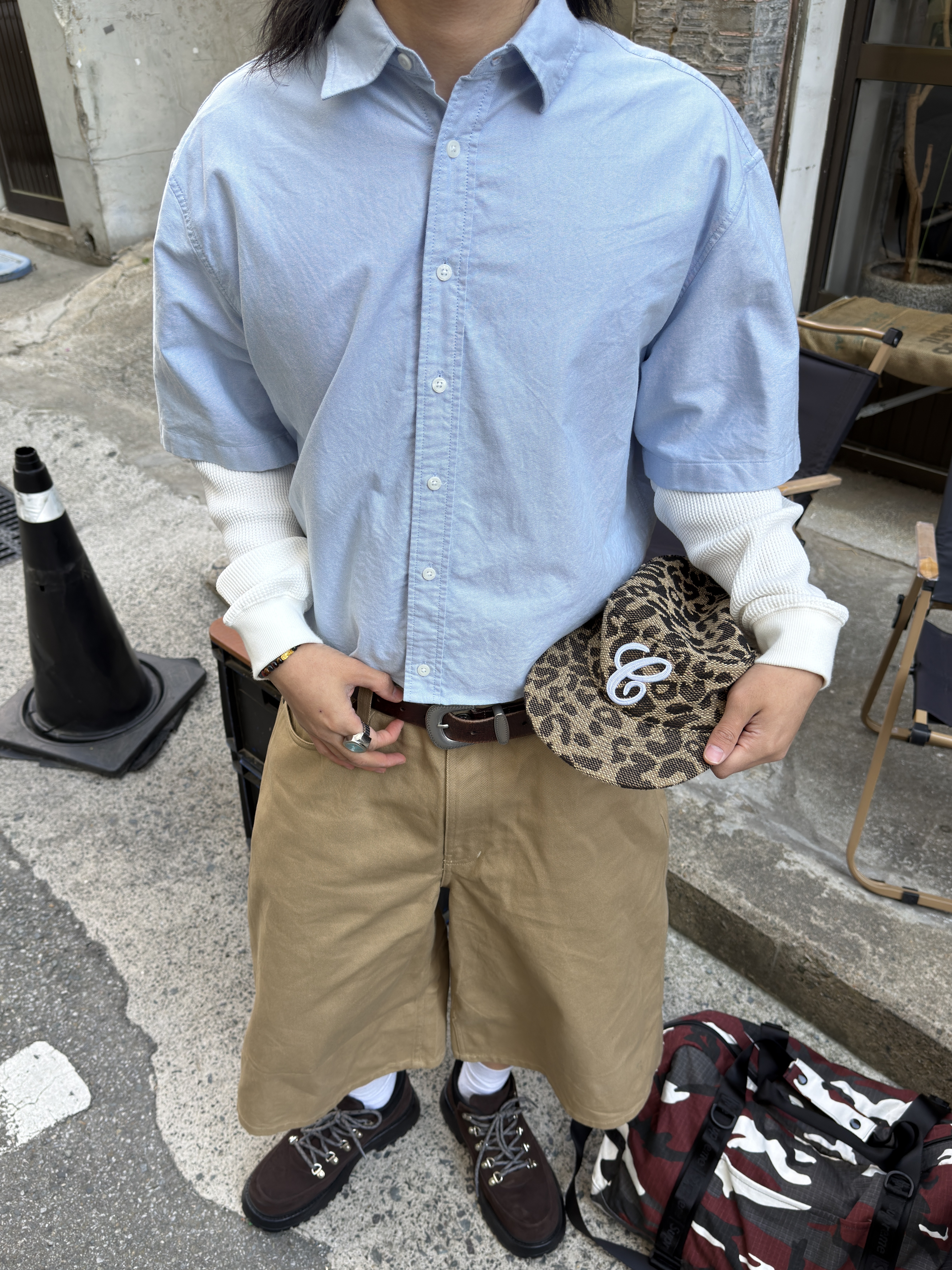 Supreme Duffle Bag Black - 25SS, Supreme Duffle Bag Red Camo - 26SS 착용 스타일 - 5