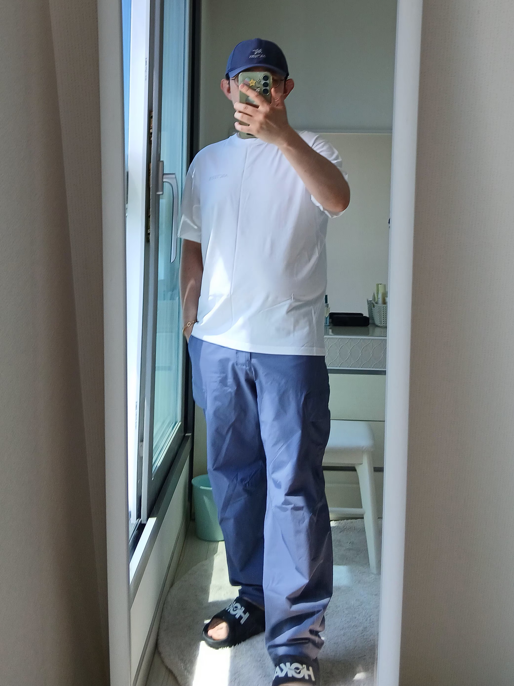 Arc'teryx Bird Word Cap Dk Stratus Habitat, Arc'teryx Kragg SL Cotton Blurred Bird SS T-Shirt White Light Atmos 착용 스타일 - 2