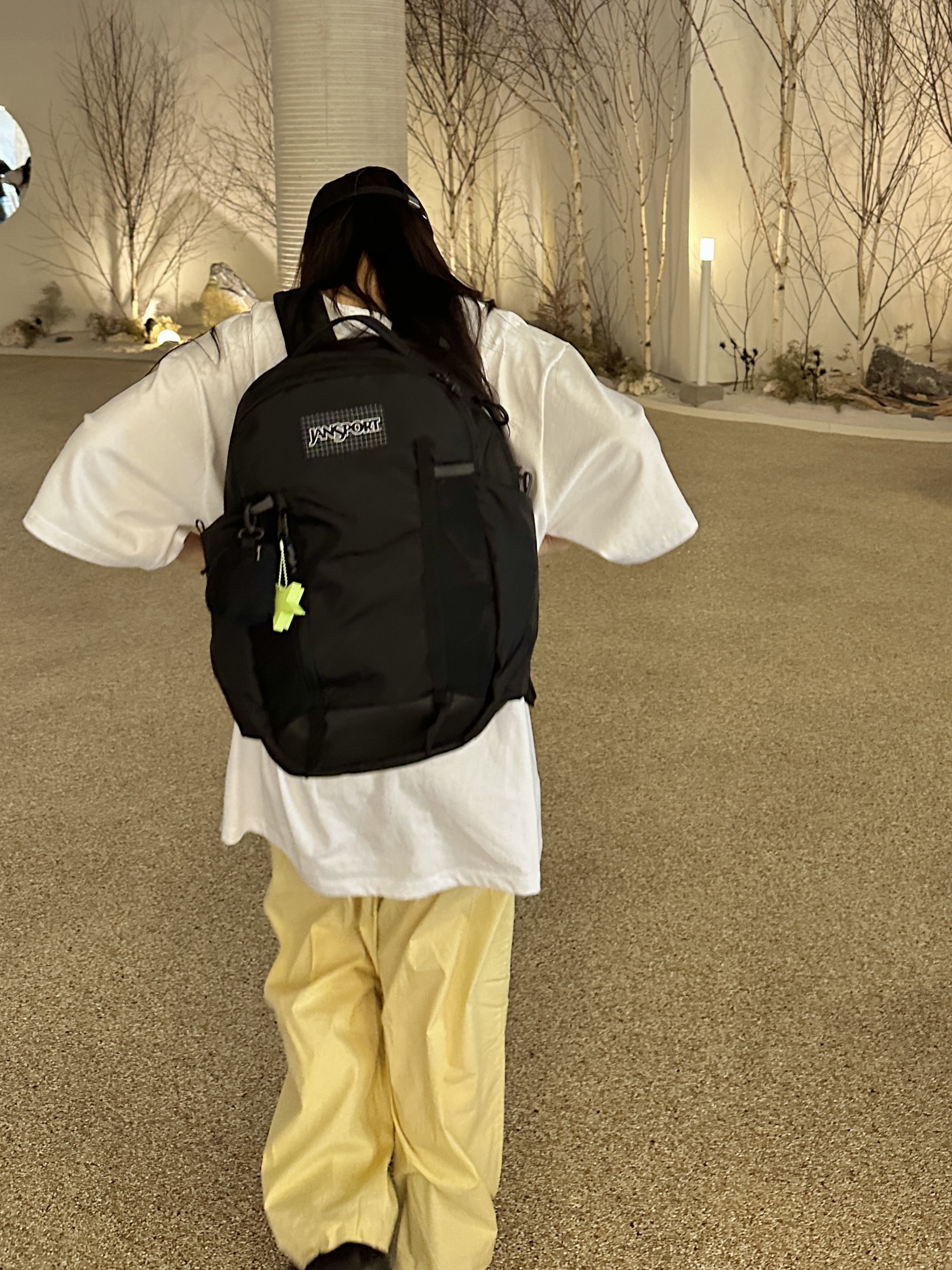 Jansport All Around Pack 28L Black 착용 스타일 - 2