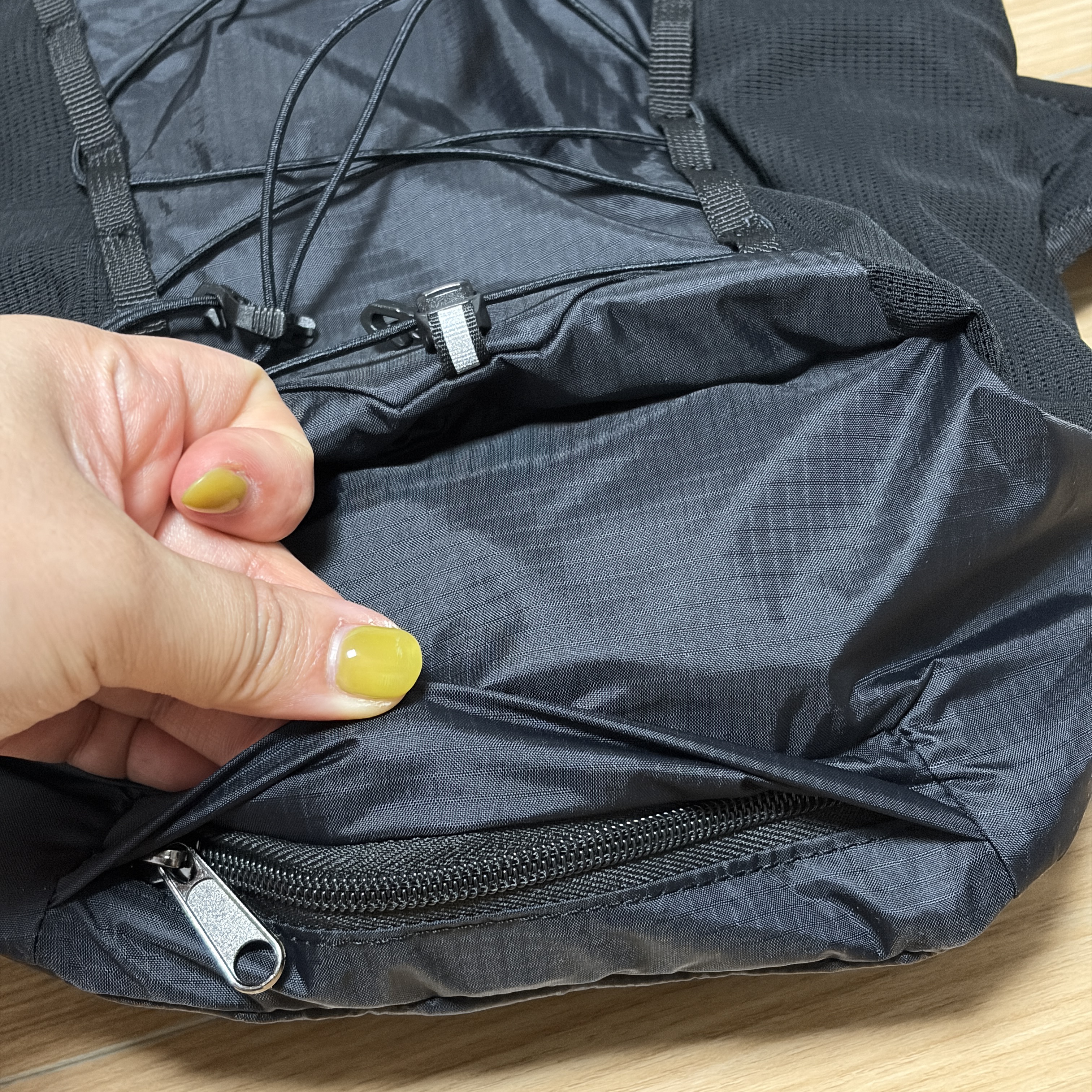 Salomon XT 10 Backpack Black 착용 스타일 - 2