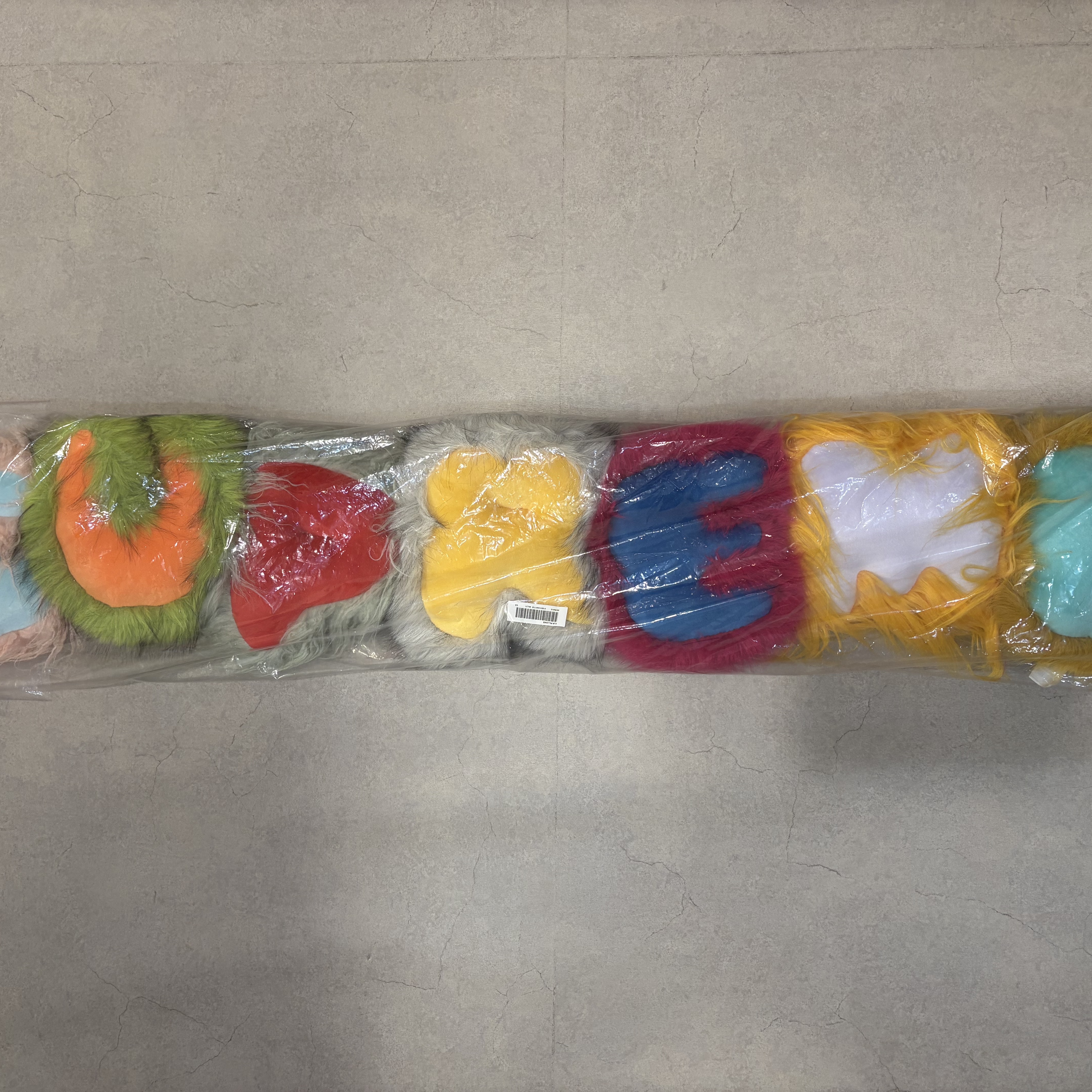 Supreme Faux Fur Pillow Multicolor - 26SS 착용 스타일
