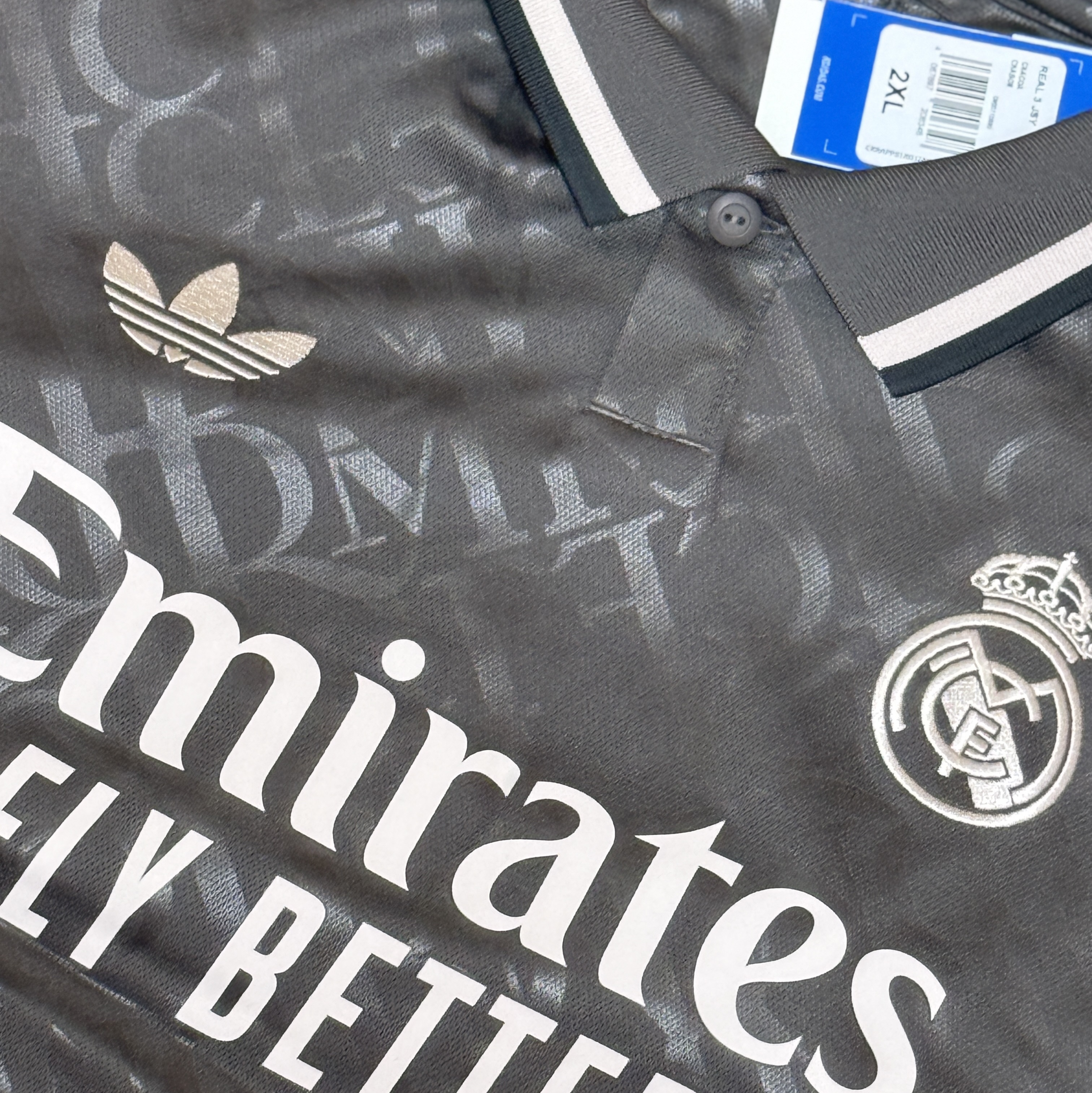 Adidas Real Madrid 2024/25 3rd Jersey Charcoal - KR Sizing (Non Marking Ver.), Adidas Predator Goalkeeper Gloves Match White Lucid Red 착용 스타일 - 2