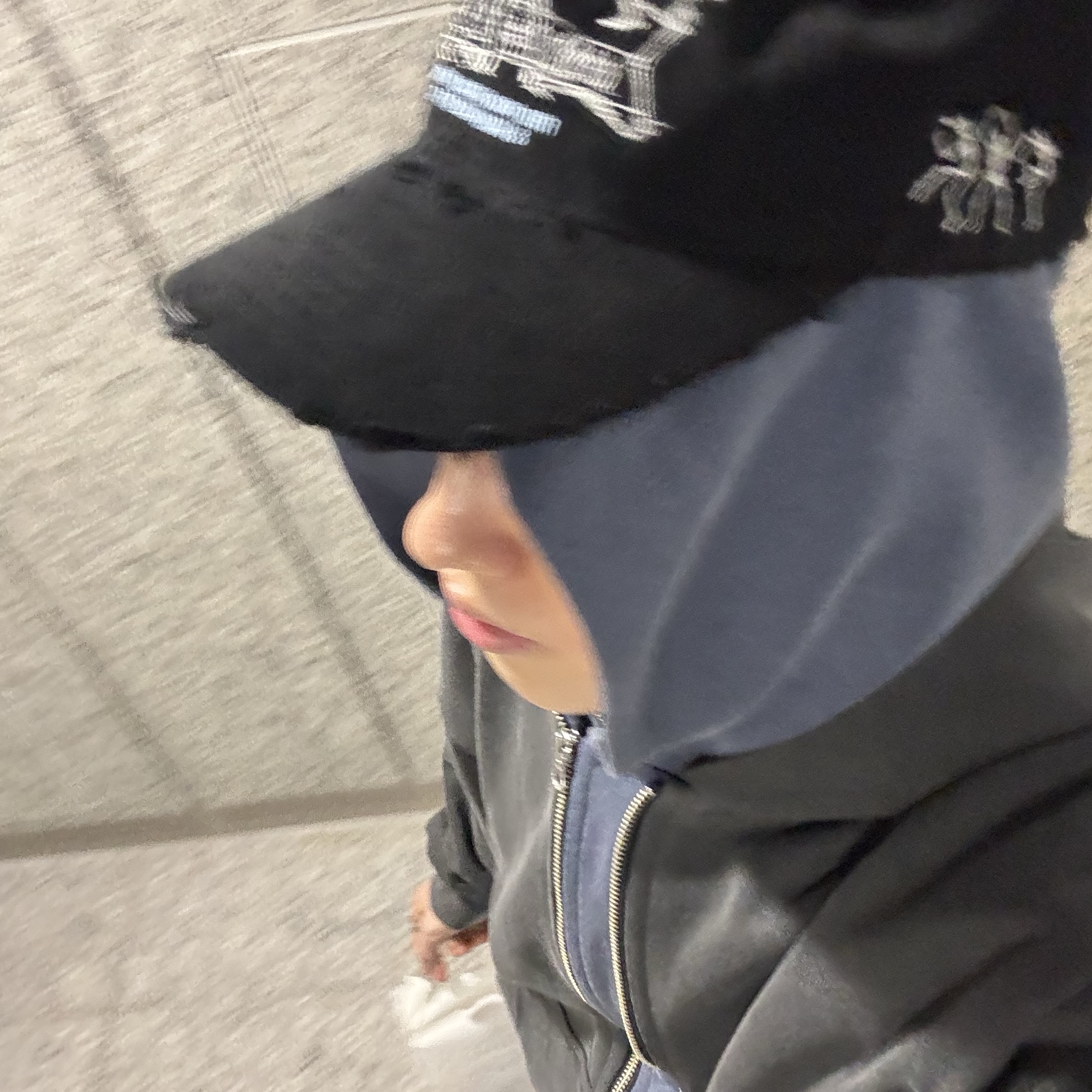 Nonnod Duplex Hooded Zip-Up Chacoal 착용 스타일