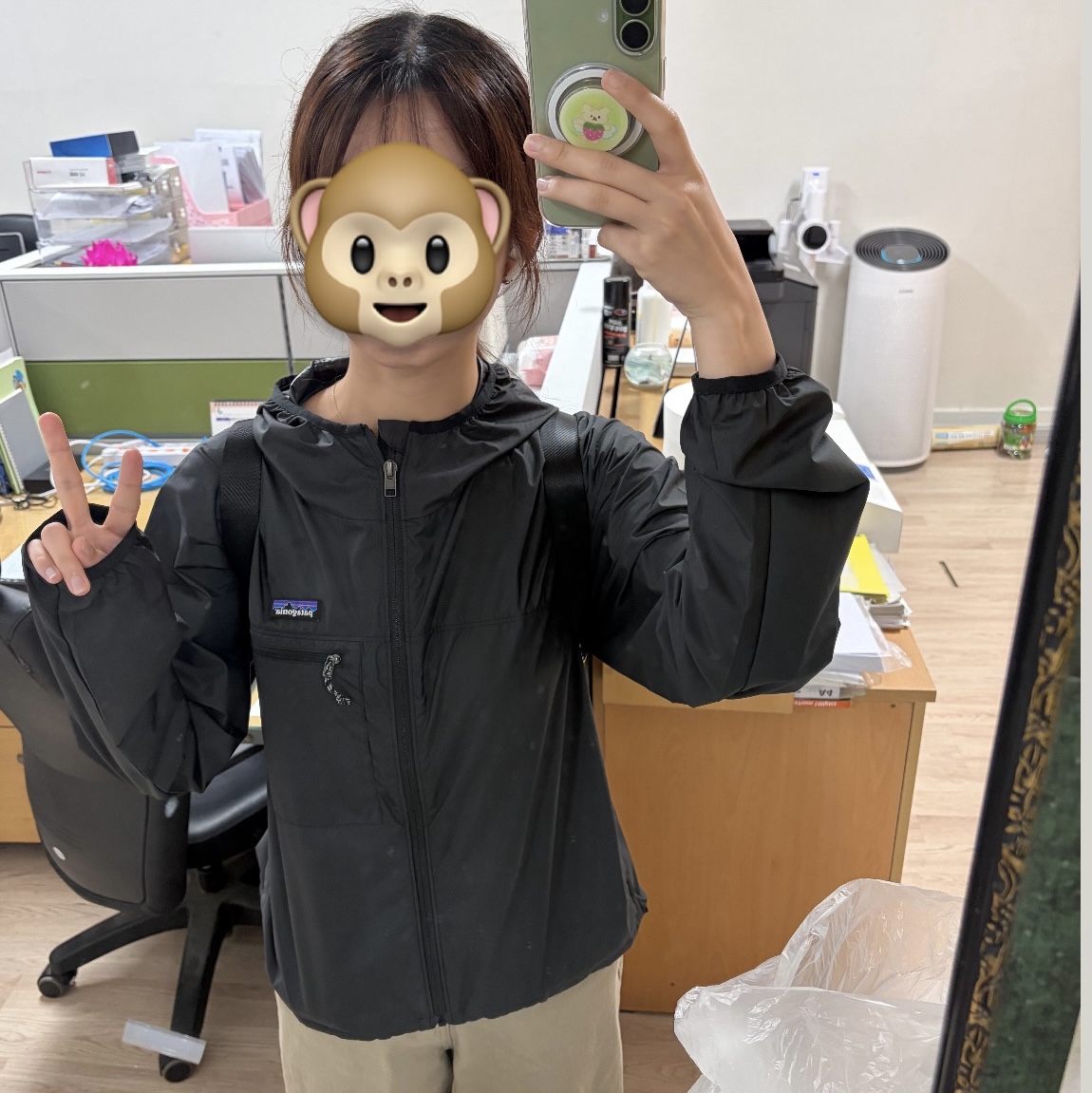 (W) Patagonia Light Variable Jacket Black 착용 스타일 - 2