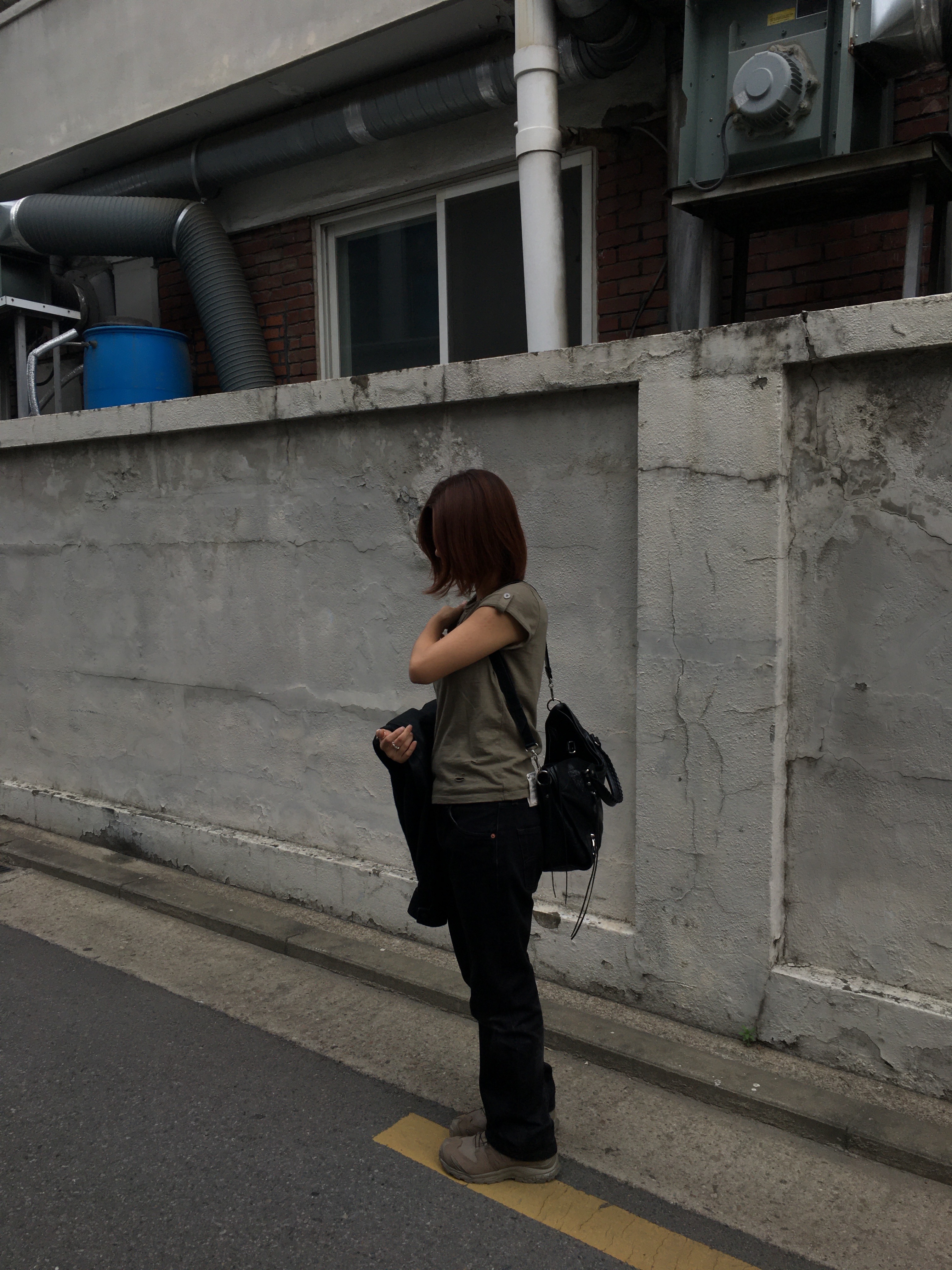 Balenciaga Le City Medium Bag Black Silver, Salomon x Rier XA Mid GTX Argile 착용 스타일