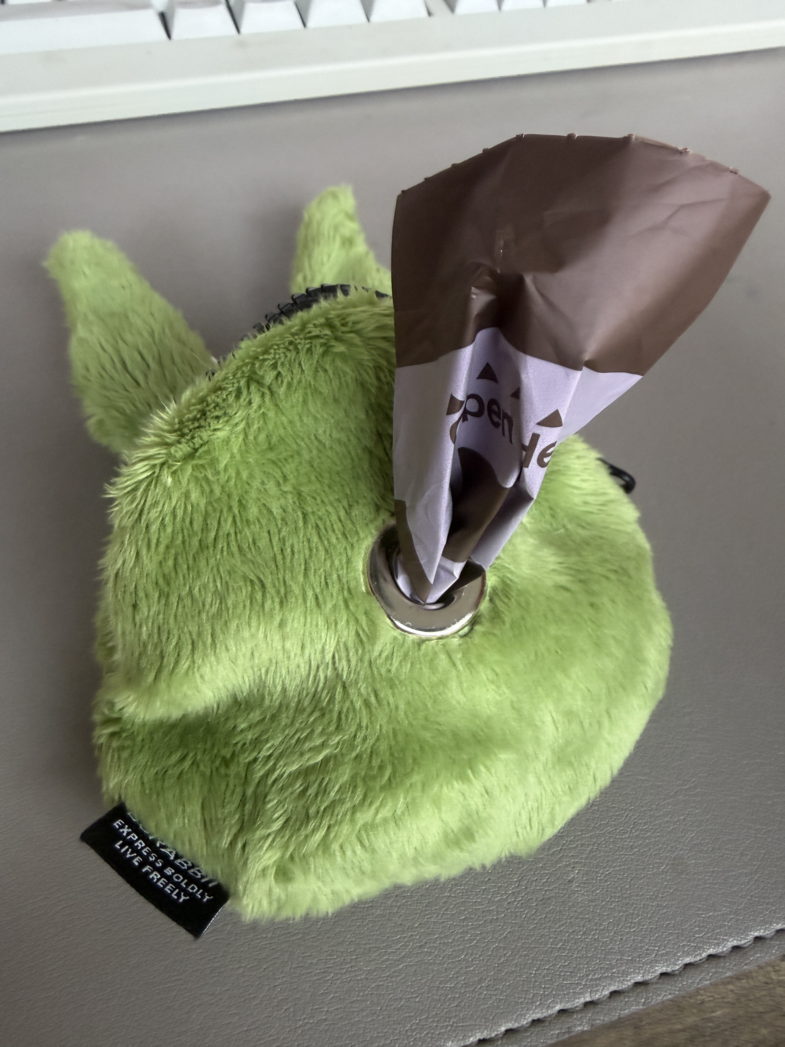 Bsrabbit Trippy Rabbit Stuffed Coin Wallet Green Poop Bag Edition, Bsrabbit Trippy Rabbit Stuffed Coin Wallet Pink Poop Bag Edition 착용 스타일 - 3
