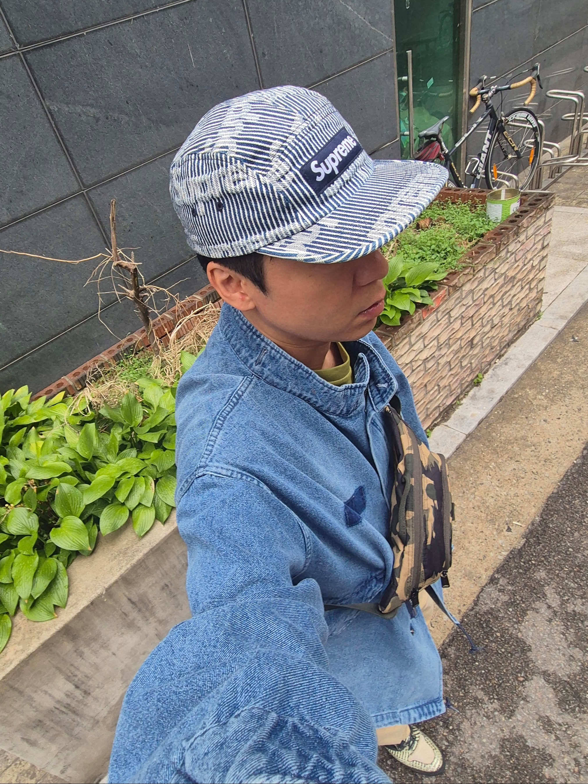 Deus Ex Machina Seoul College Address T-Shirt Khaki, Carhartt WIP Dearborn Canvas Single Knee Pants Bourbon Aged Canvas 착용 스타일 - 4