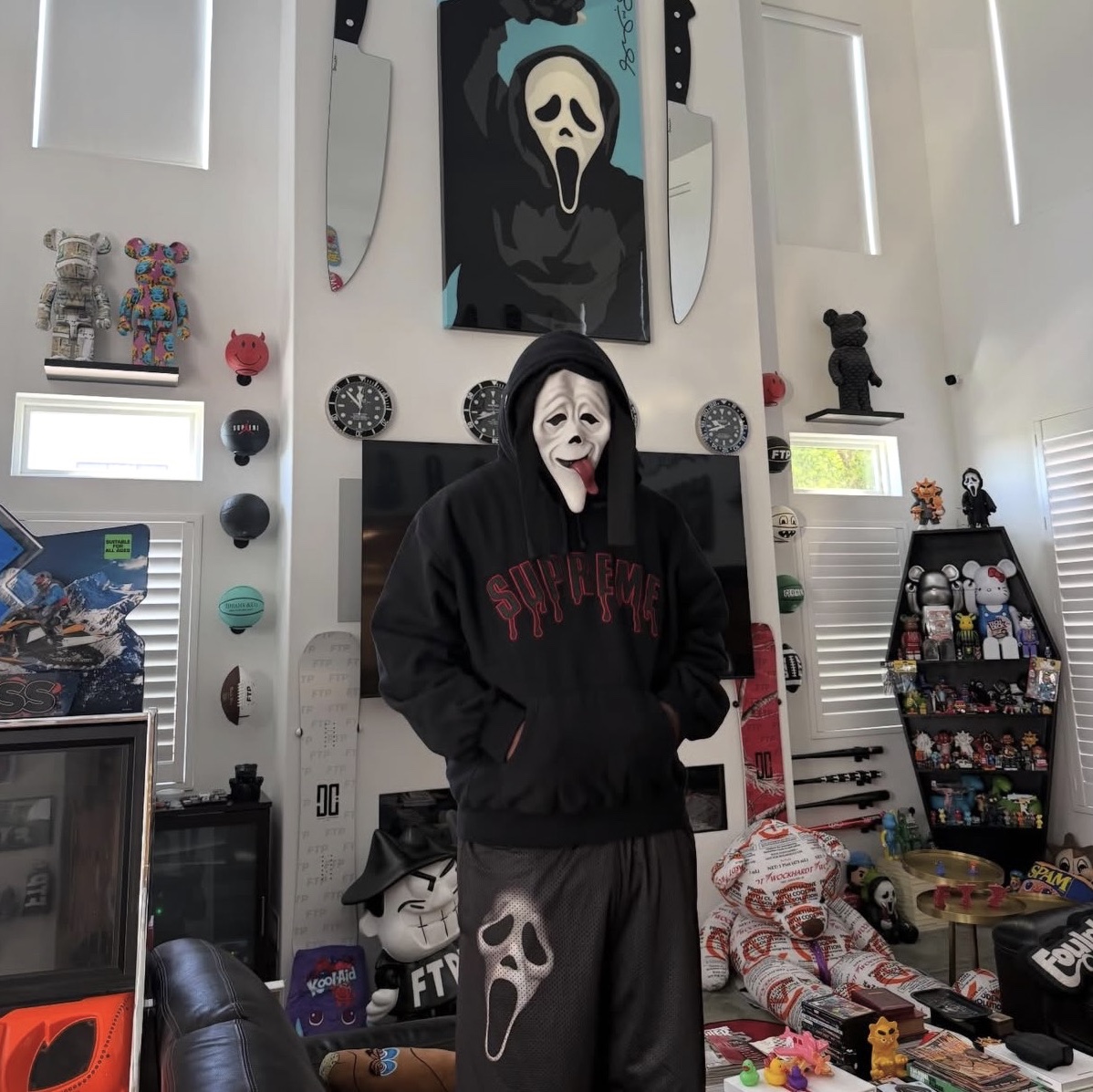 Supreme Ghostface Arc Hooded Sweatshirt Black - 26SS 착용 스타일