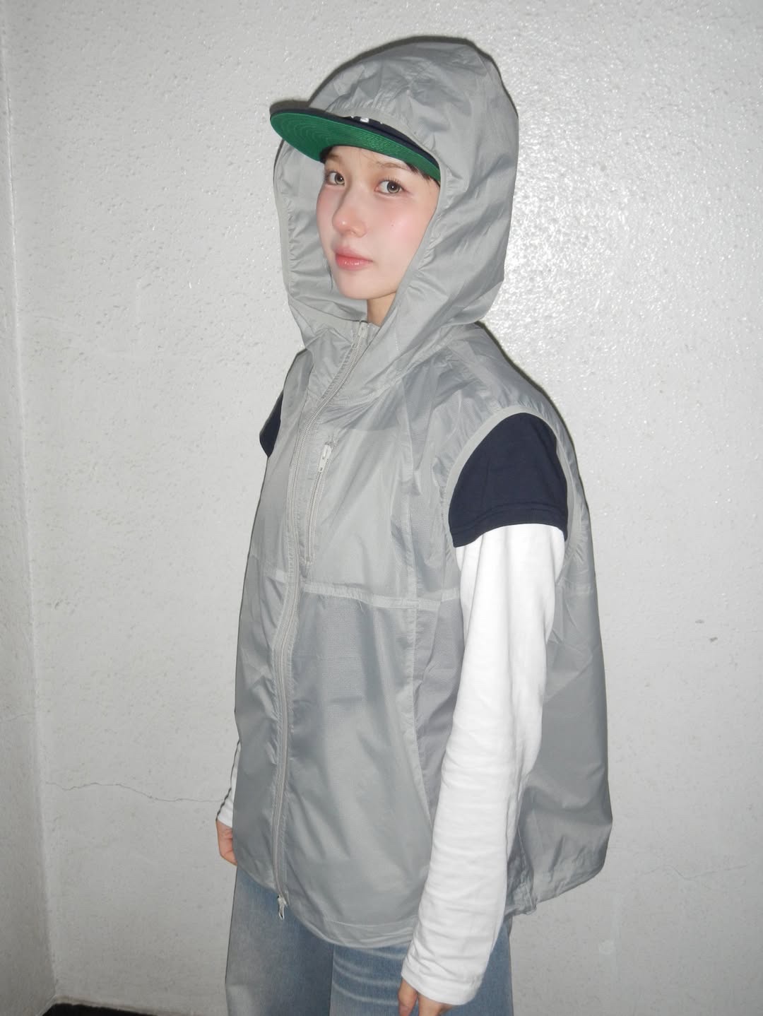 SPORT CHAMBER Light Active Hood Vest LIGHT GRAY 착용 스타일 - 1