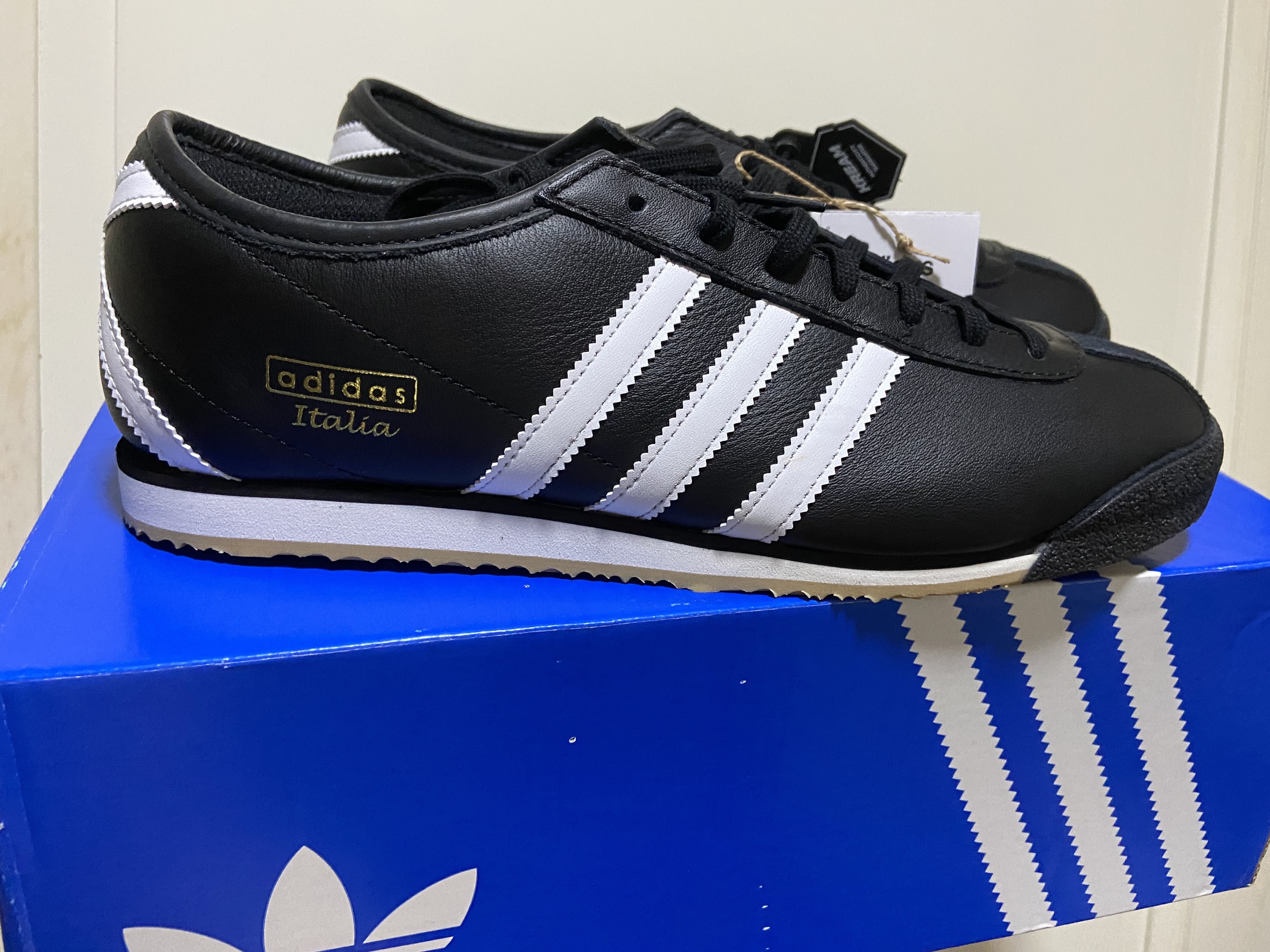 Adidas Italia 70s Core Black Cloud White 착용 스타일