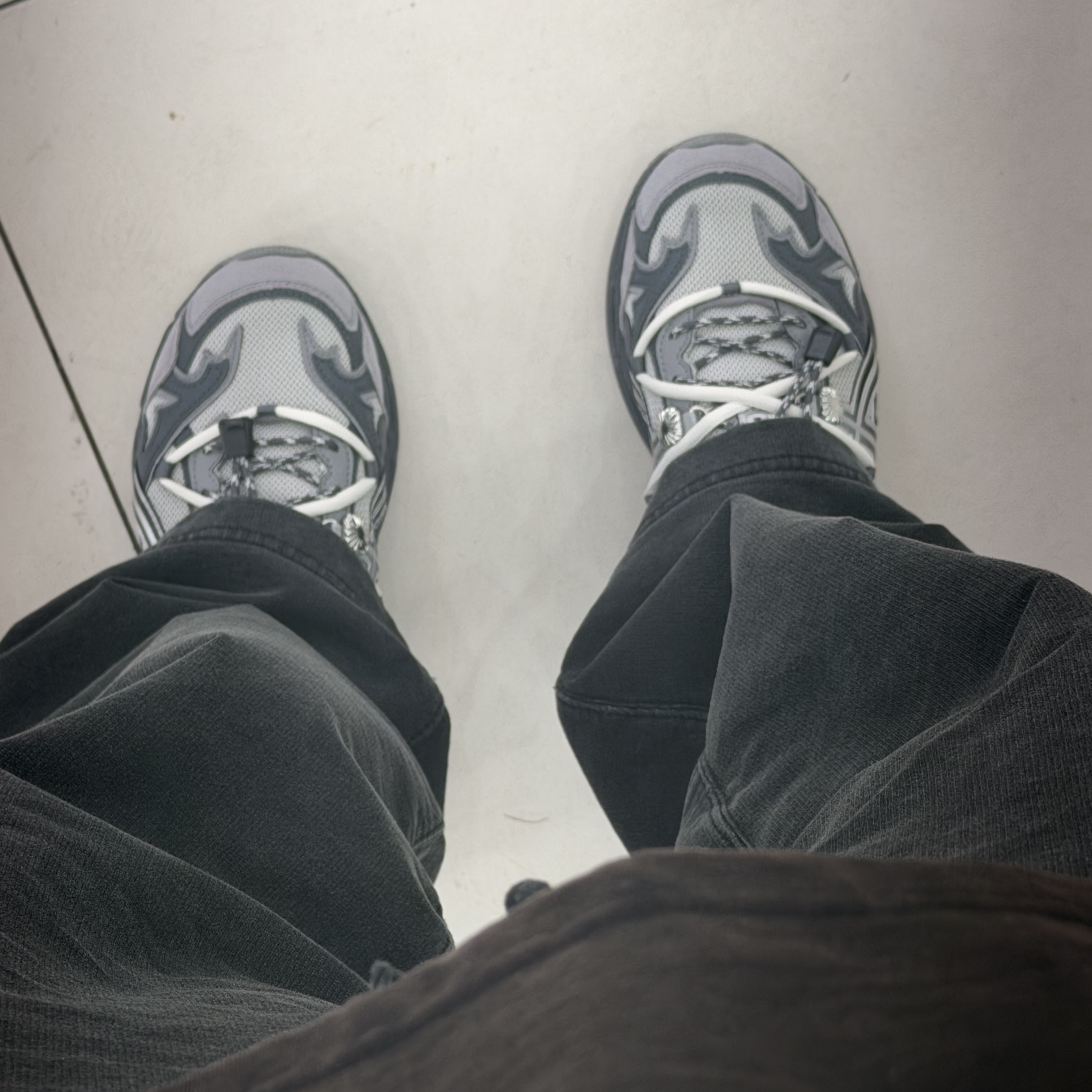 Asics x Toga Gel-Cumulus 16 TG Grey Black Pure Silver, Asics Gel-Nimbus 10.1 Piedmont Grey Pure Silver 착용 스타일 - 5