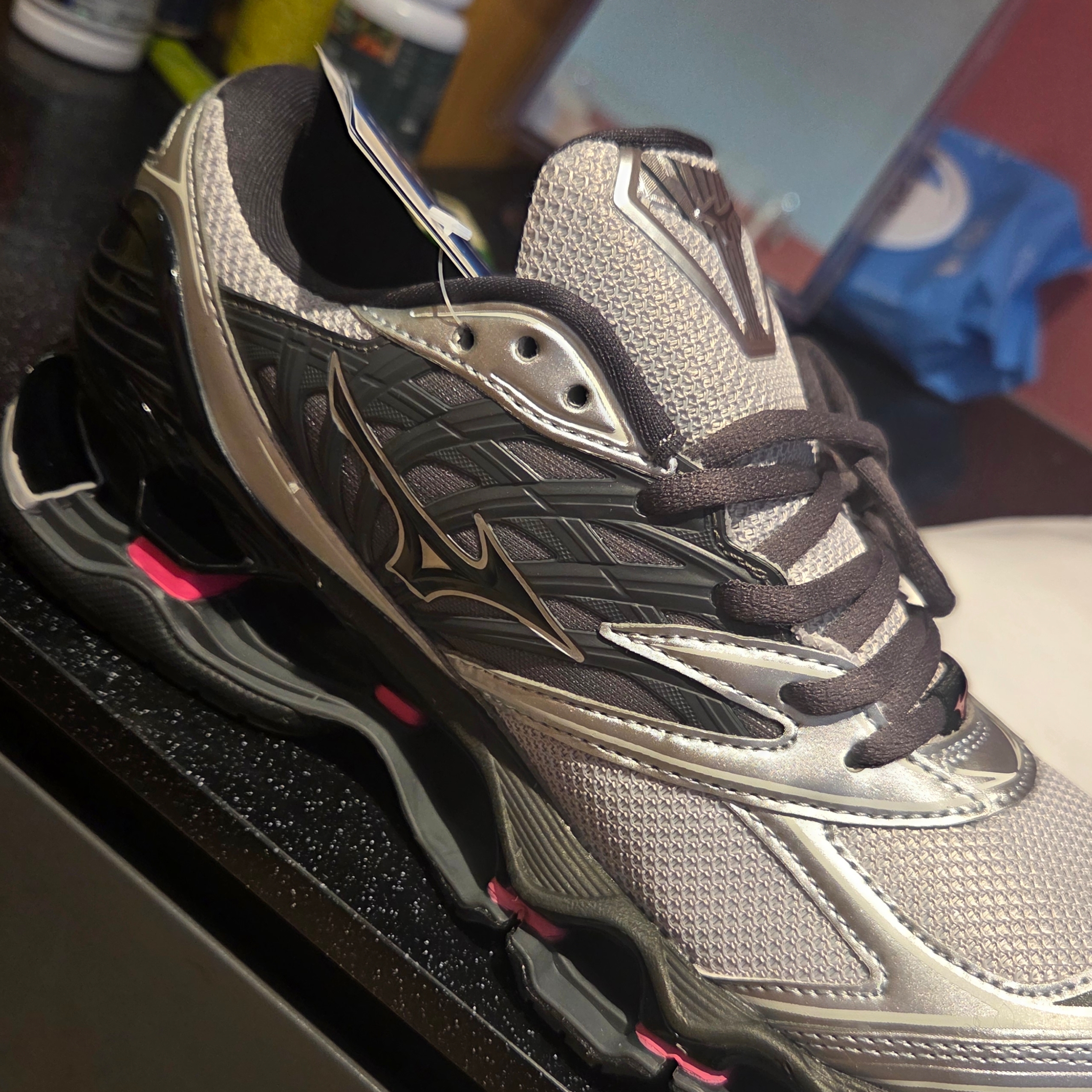 Mizuno Wave Prophecy LS Silver Dark Grey 착용 스타일 - 1