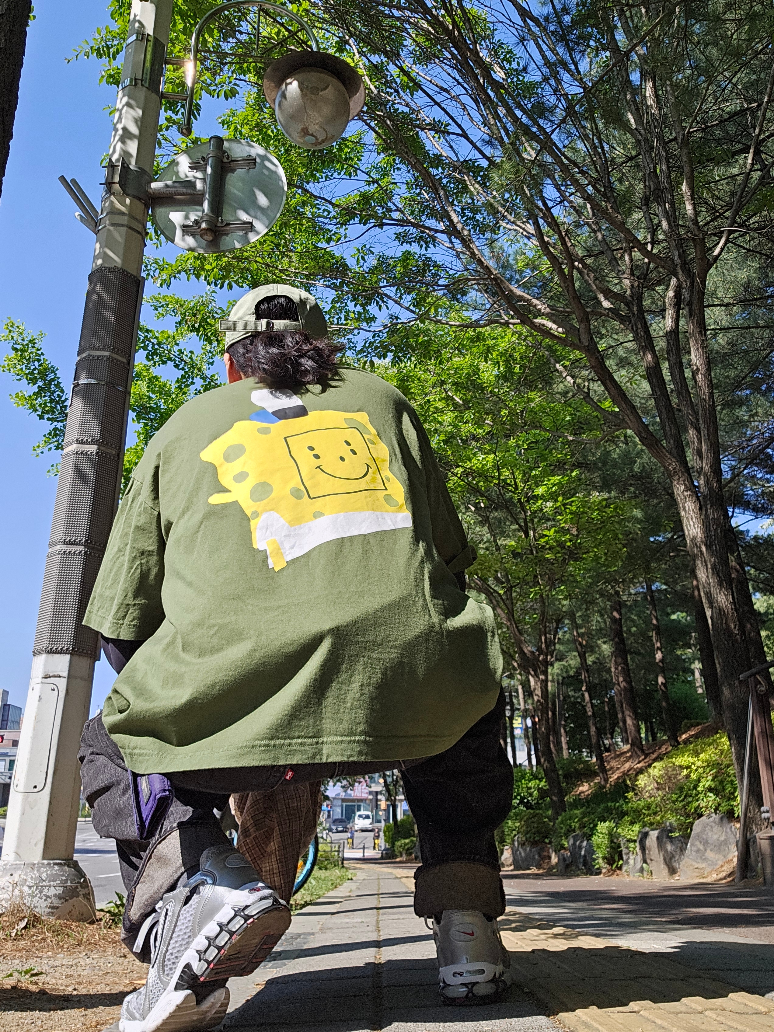Uniqlo UT x CPFM x SpongeBob Graphic T-Shirt B Olive - JP, Levi's x Jordan Baggy Jean Black 착용 스타일 - 2