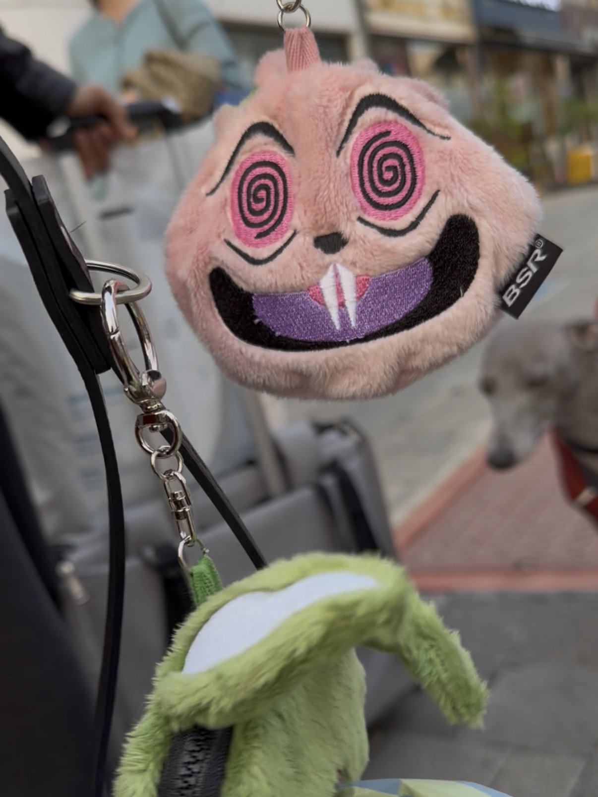 Bsrabbit Trippy Rabbit Stuffed Coin Wallet Green Poop Bag Edition, Bsrabbit Trippy Rabbit Stuffed Coin Wallet Pink Poop Bag Edition 착용 스타일 - 2