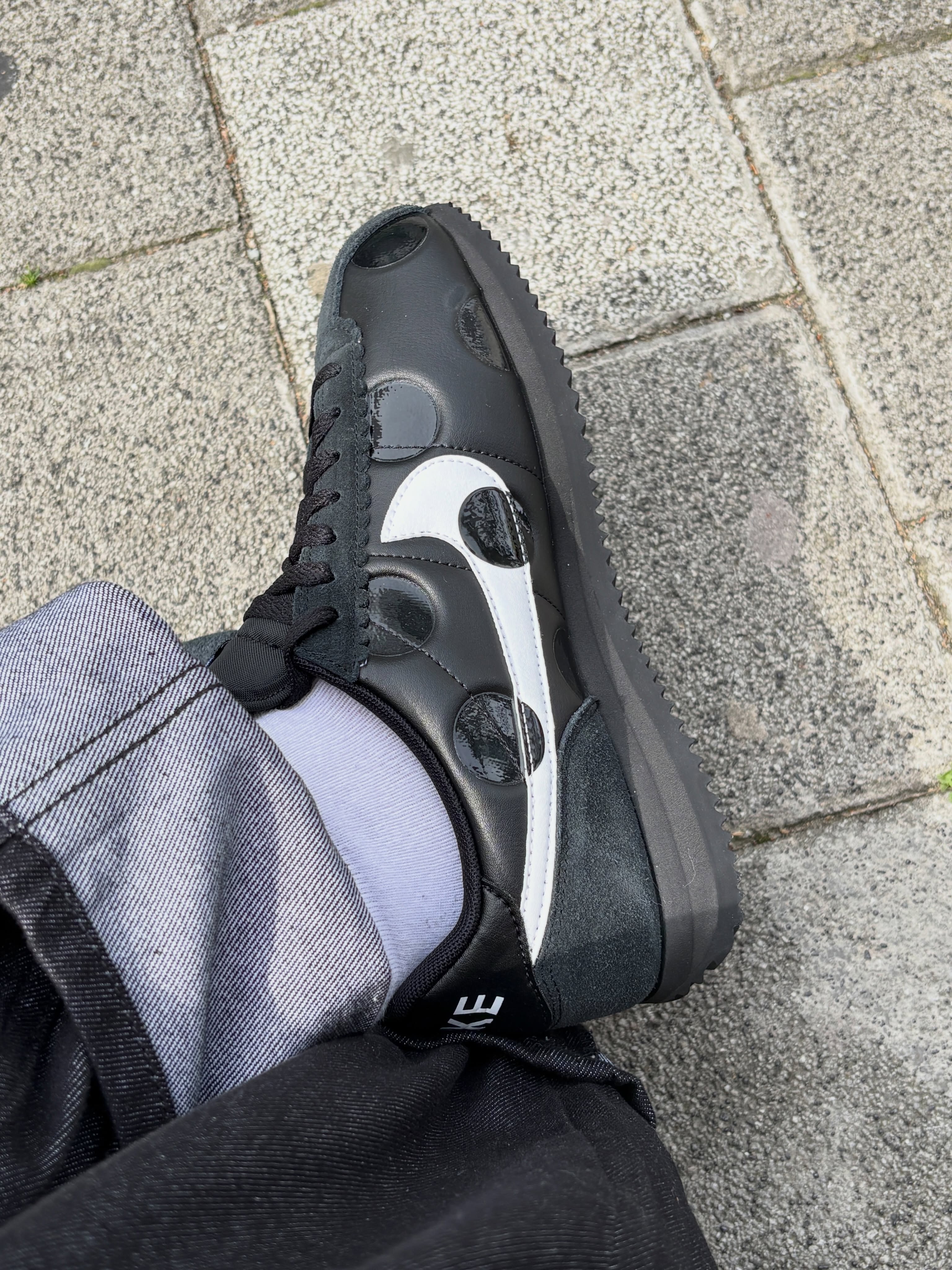 (W) Nike Cortez Polka Dots Black White 착용 스타일 - 5