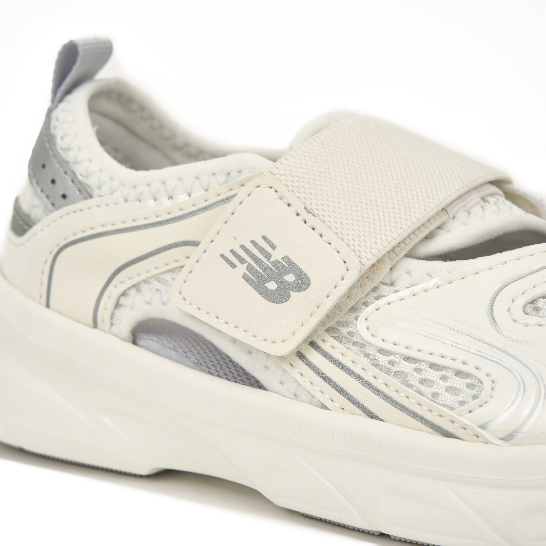 (키즈) 뉴발란스 프리들 X 샌들 클라우드 아이보리((Kids) New Balance Freedle X Sandal Cloud Ivory) - 7