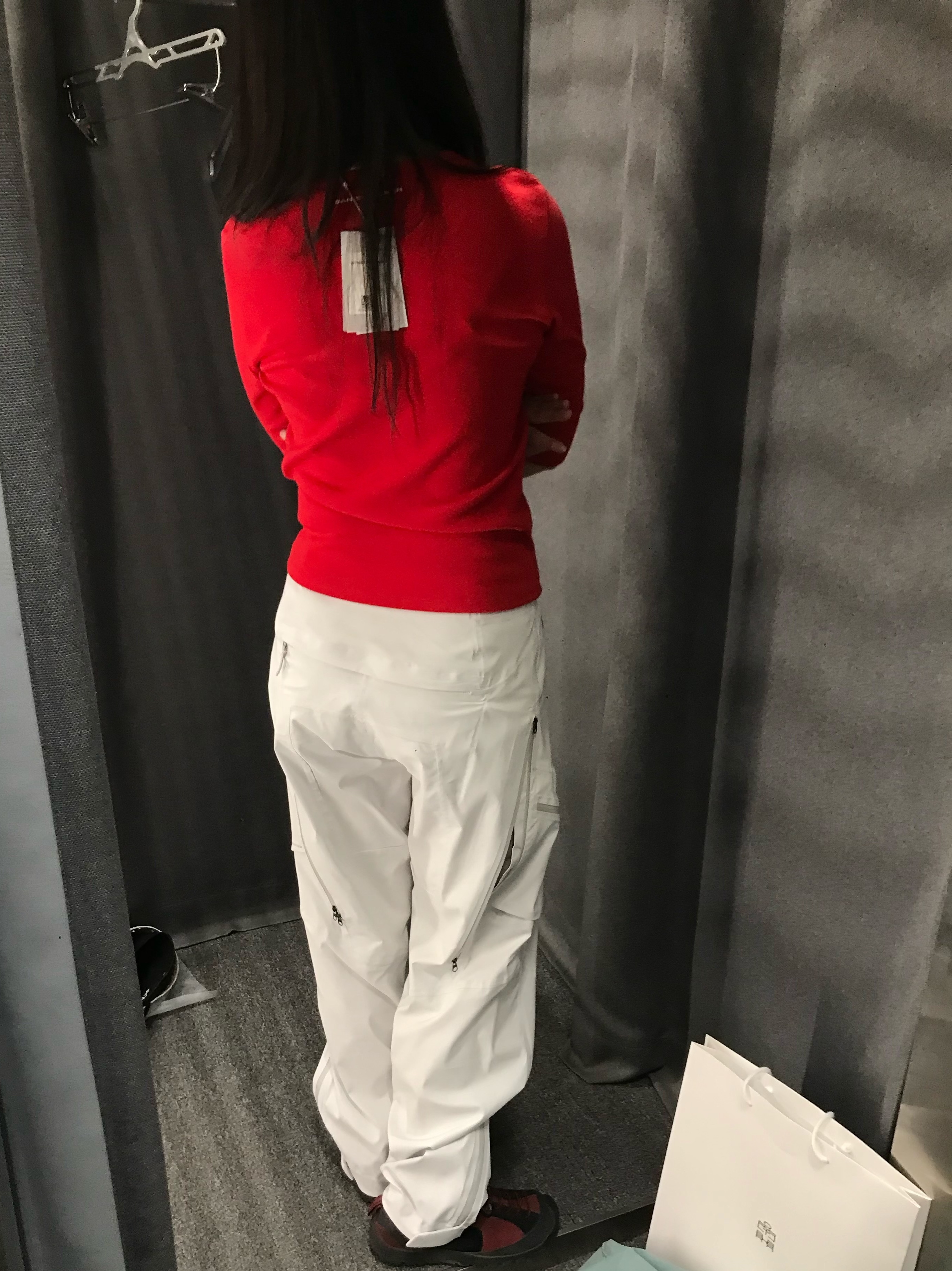 Sansan Gear Lattice T-Shirt Red, Sansan Gear Inua Shell Pants Off-White 착용 스타일 - 2