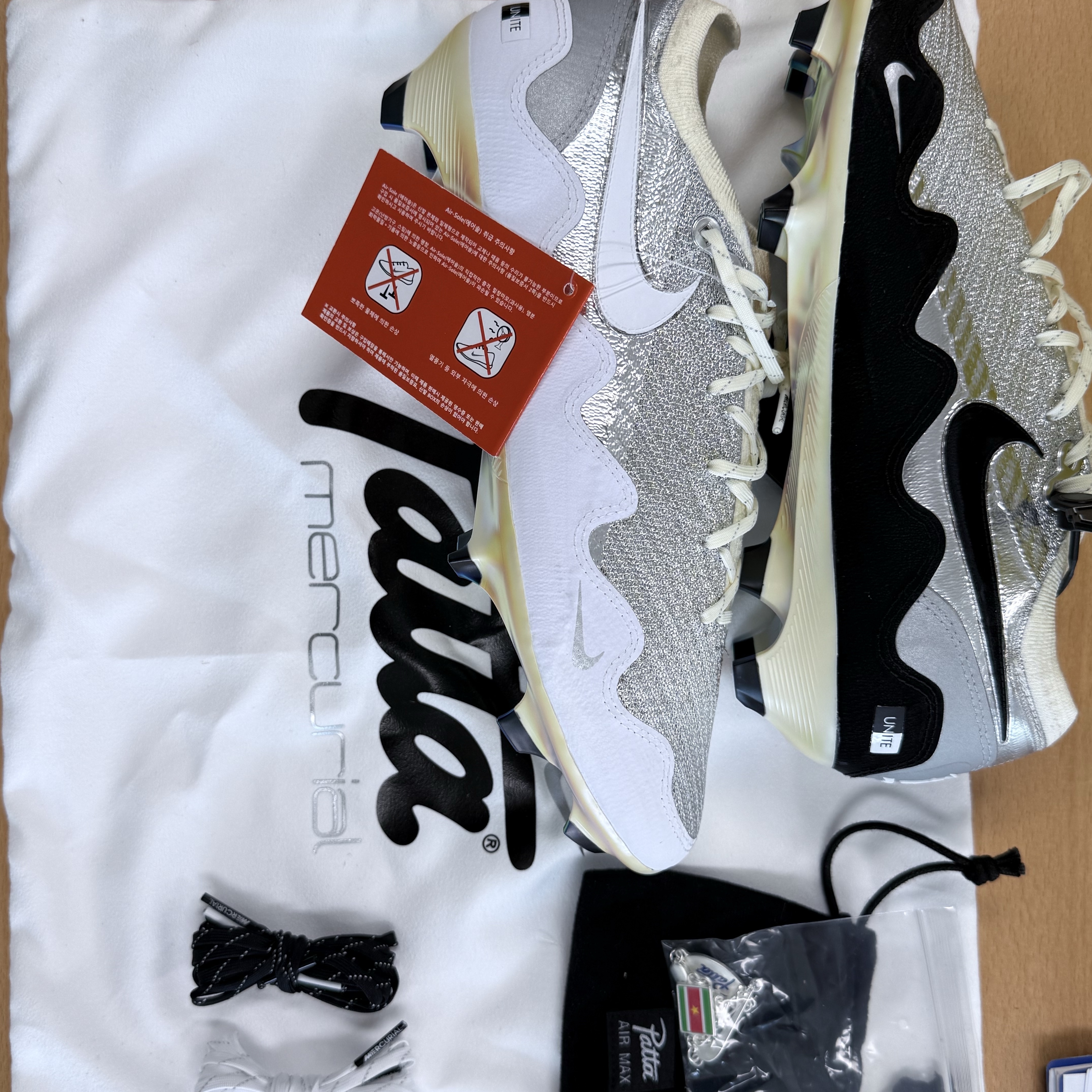 Nike x Patta Mercurial Zoom Vapor 16 Elite FG SE Unite Metallic Silver and Coconut Milk 착용 스타일