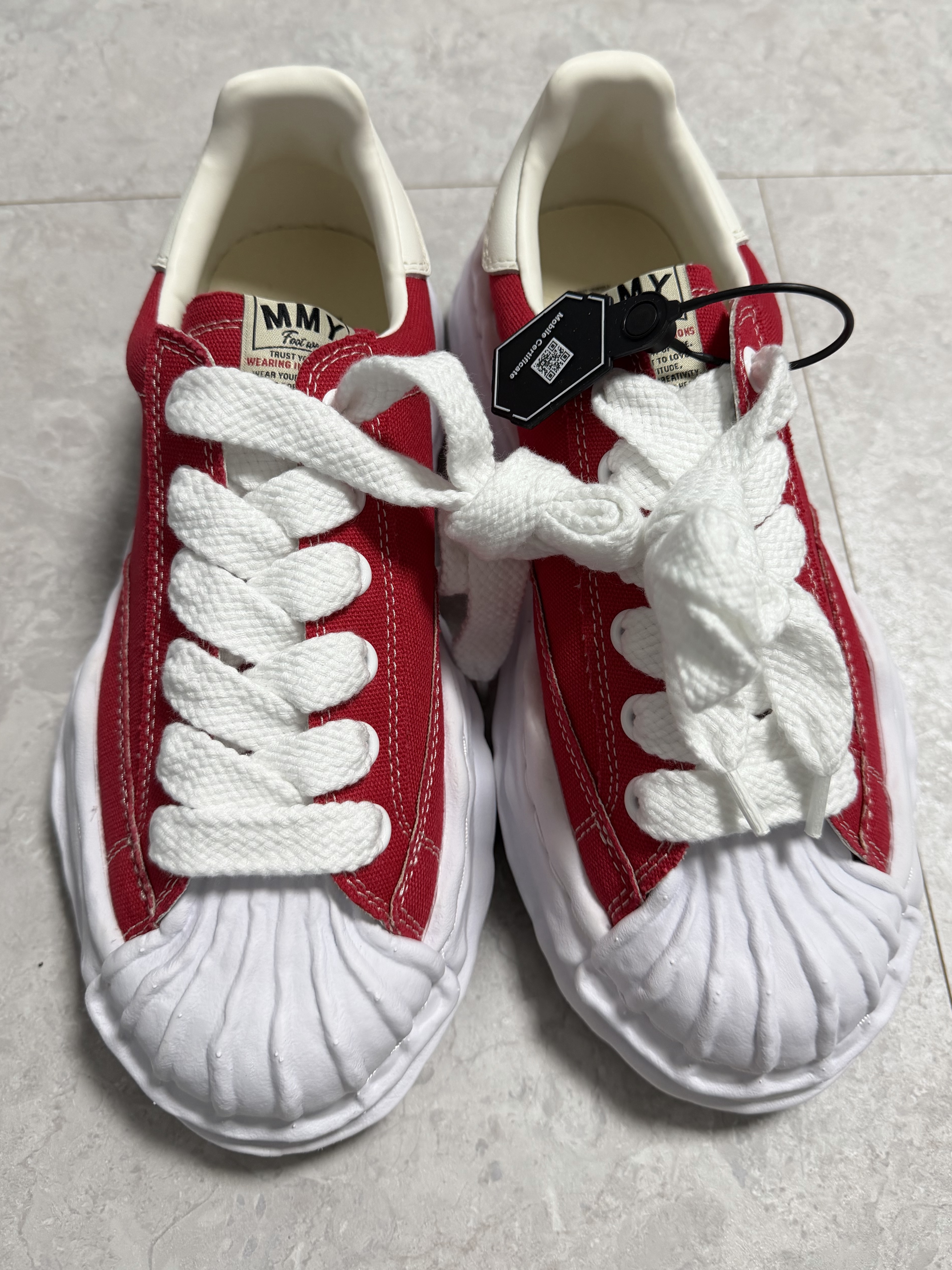 Maison Mihara Yasuhiro Blakey OG Sole Canvas Low-top Sneakers Red White 착용 스타일